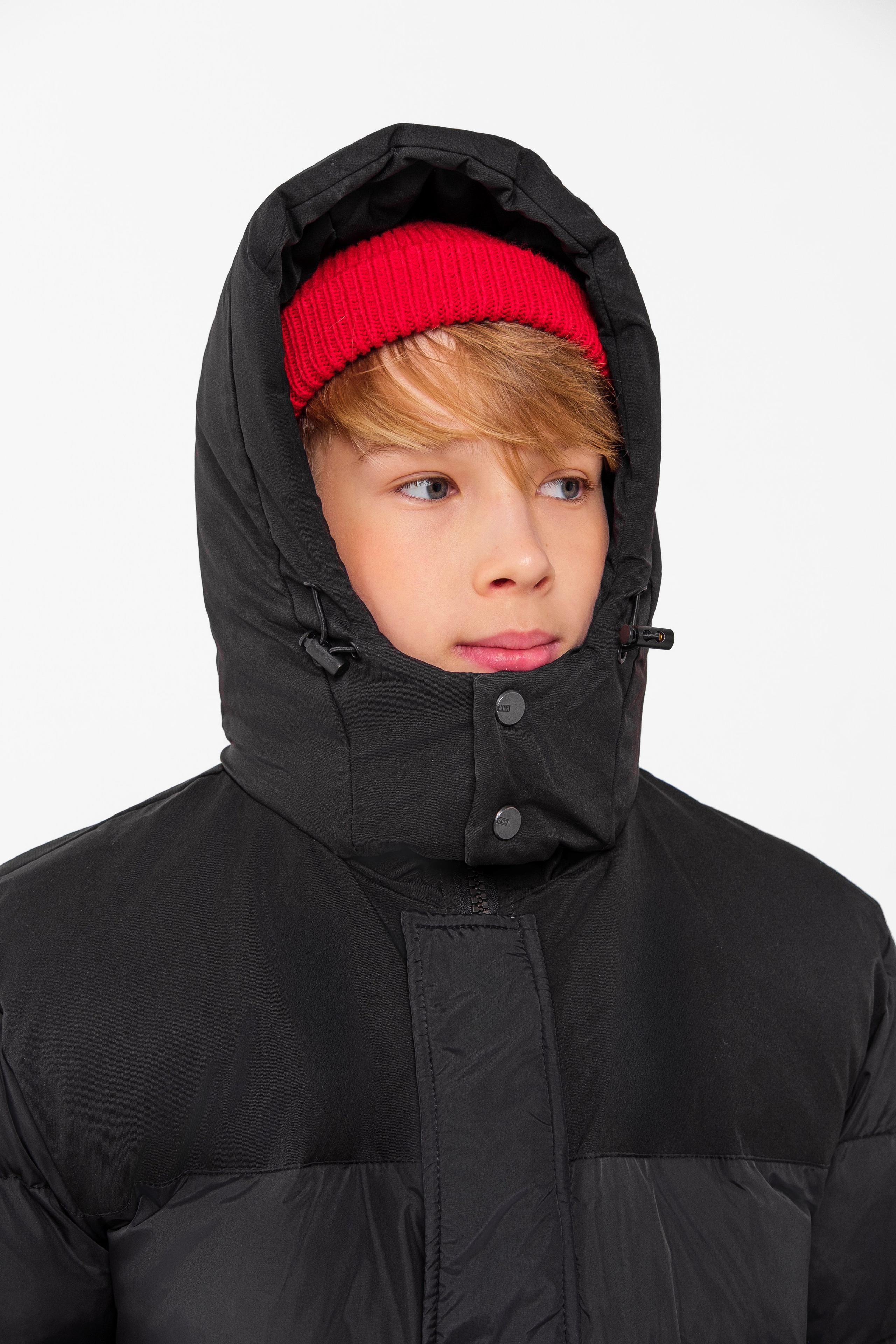 Съемка верхней одежды для каталога и маркетплейсов в Санкт-Петербурге. Фотосессия для маркетплейсов