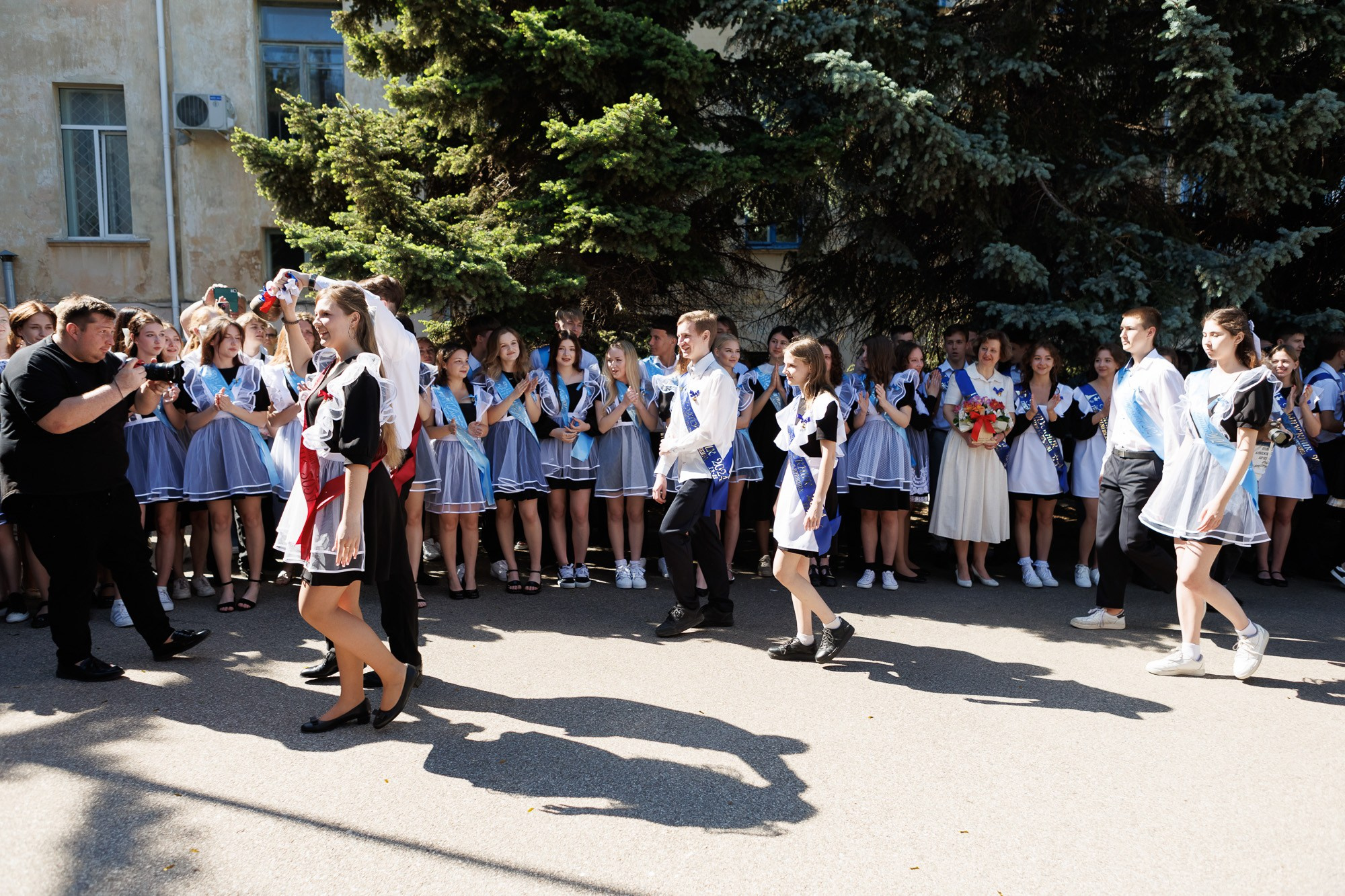 Последний звонок в Гимназии № 1, г. Севастополь. Свадебный фотограф, фотосъемка в Крыму, Севастополе, Симферополе, Ялте