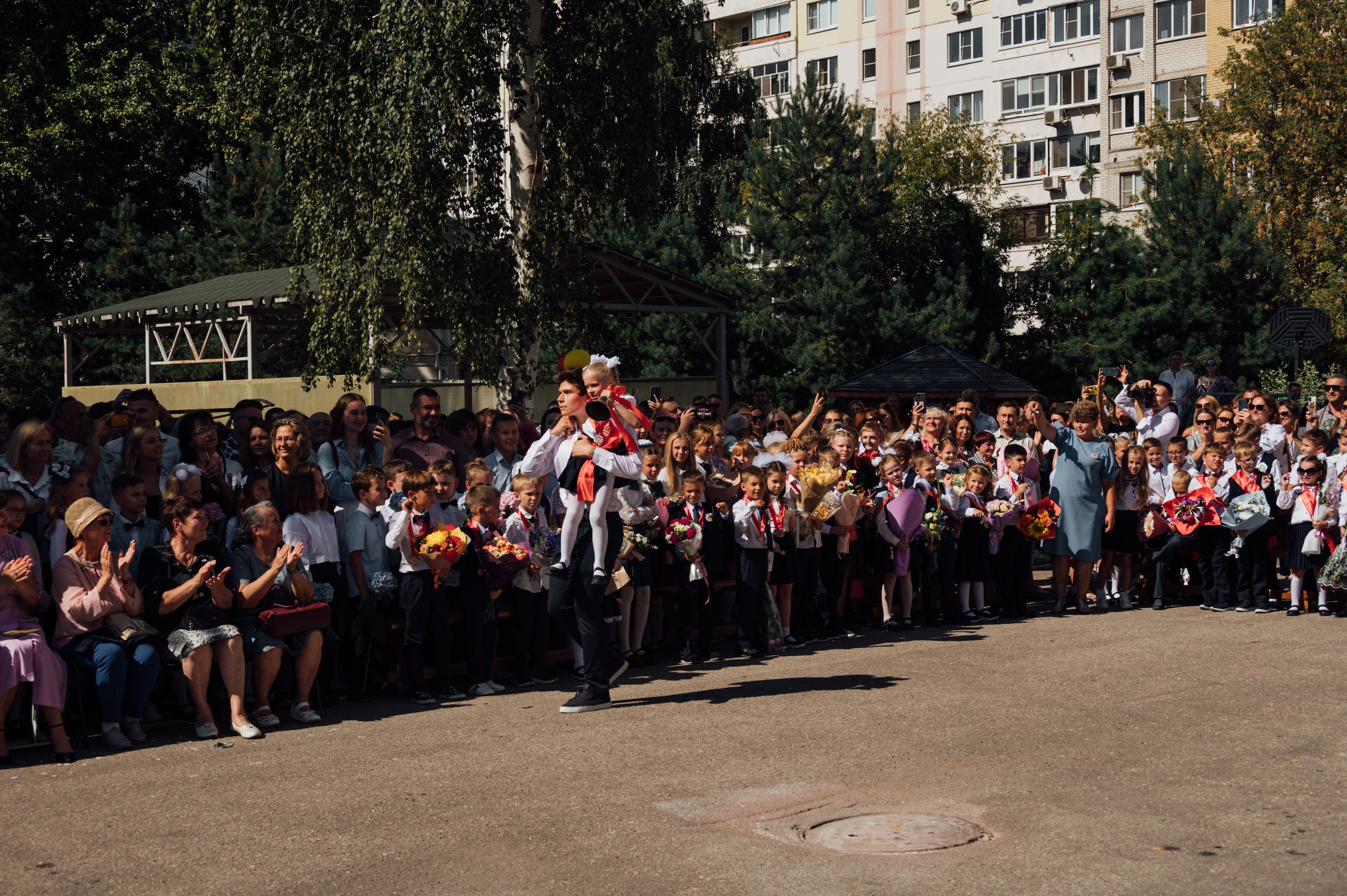 Школьная фотосессия в Туле. Портретный, семейный, свадебный фотограф. Бизнес, контент съёмка. Тула