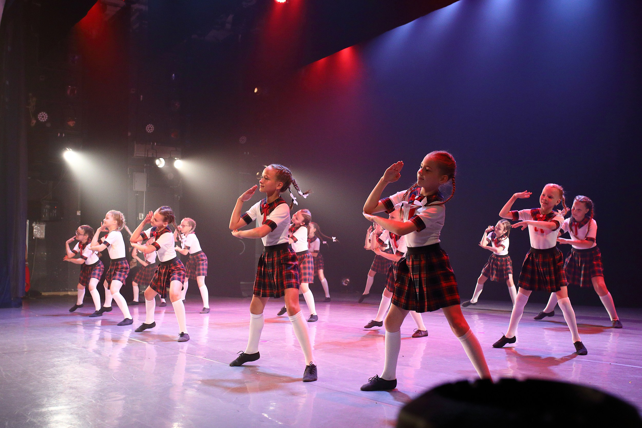 Репортажная фотосессия сцены. Свадебный и семейный фотограф и видеограф в Екатеринбурге Полянские Тимур и Анастасия