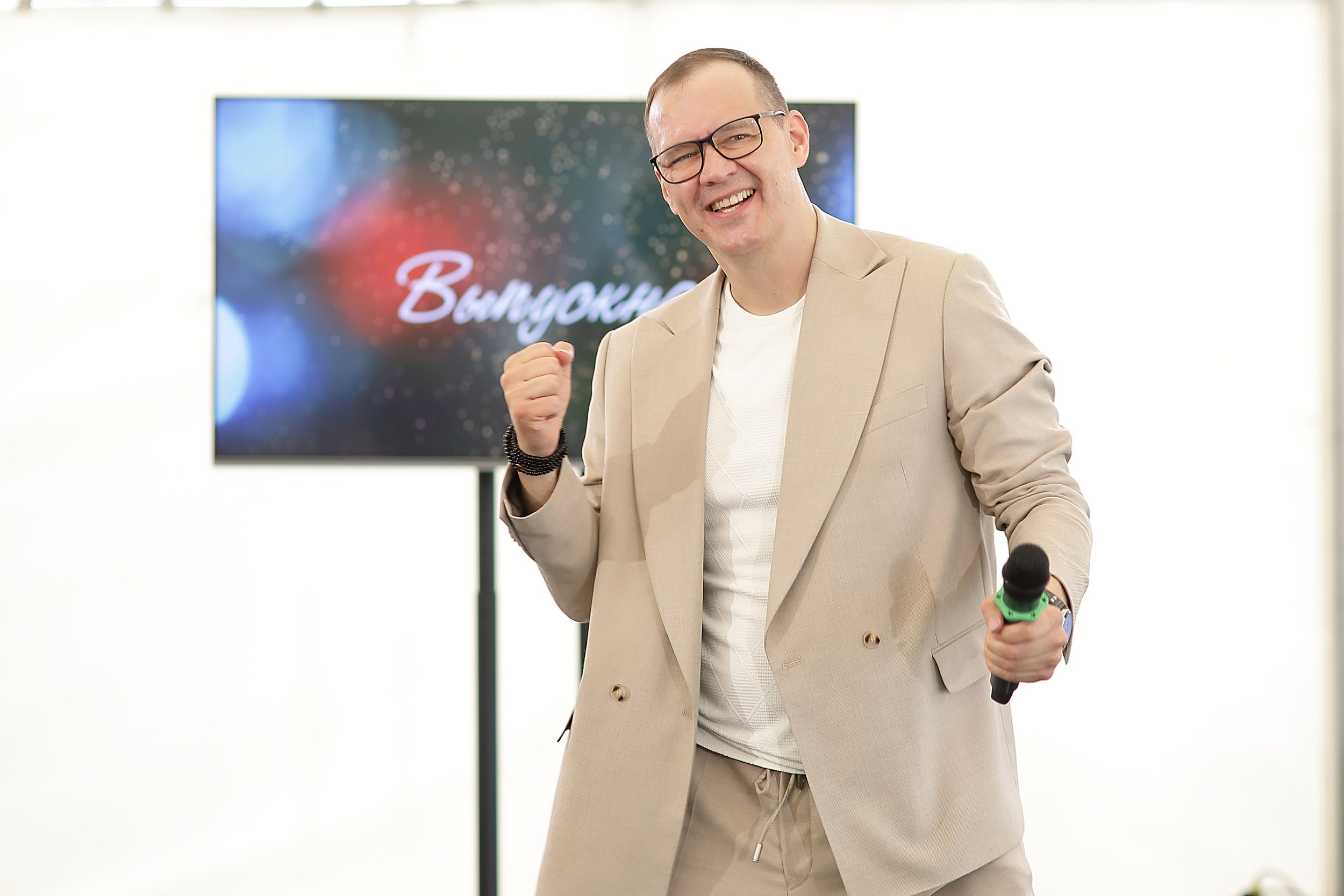 ведущий выпускного антон прохоров екатеринбург