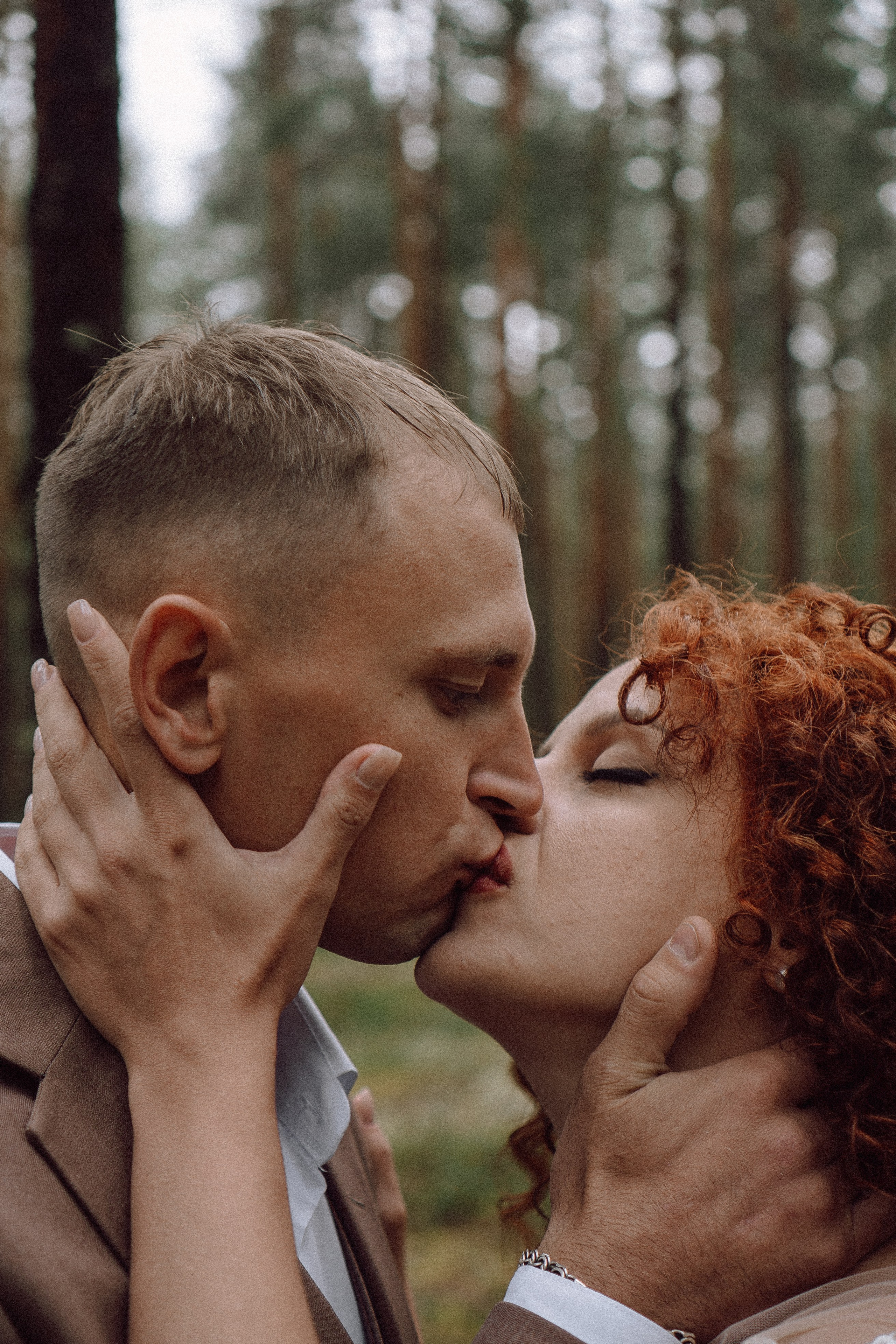 СВАДЕБНАЯ ФОТОСЕССИИЯ ПАРЫ В ГОРОДЕ ПРИОЗЕРСК В СОСНОВОМ ЛЕСУ И С ПИКАПОМ. Профессиональный фотограф, Санкт-Петербург — Виктория Богомолова
