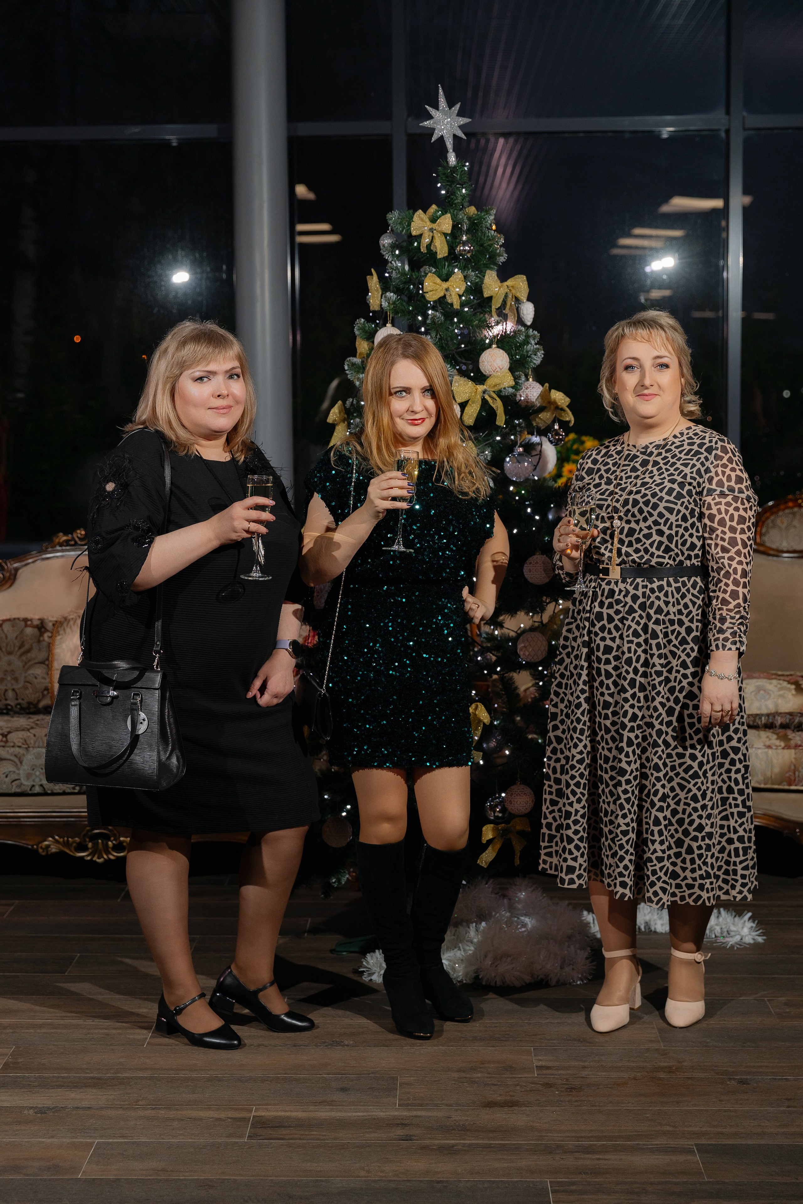 Корпоративная новогодняя фотосъемка для BELARUSBANK в Ресторане «Урарту». Свадебный фотограф в Минске/Беларуси Сергей Спиридонов