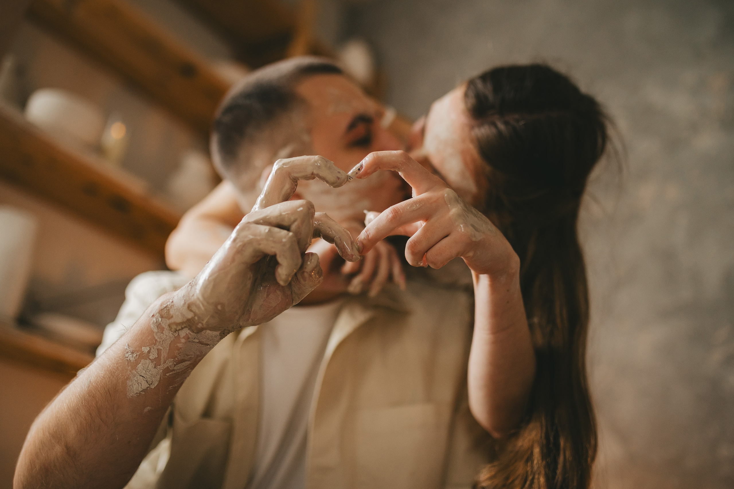 Дима и Даша в гончарной мастерской. Семейный lifestyle фотограф в Санкт-Петербурге Людмила Пахомова