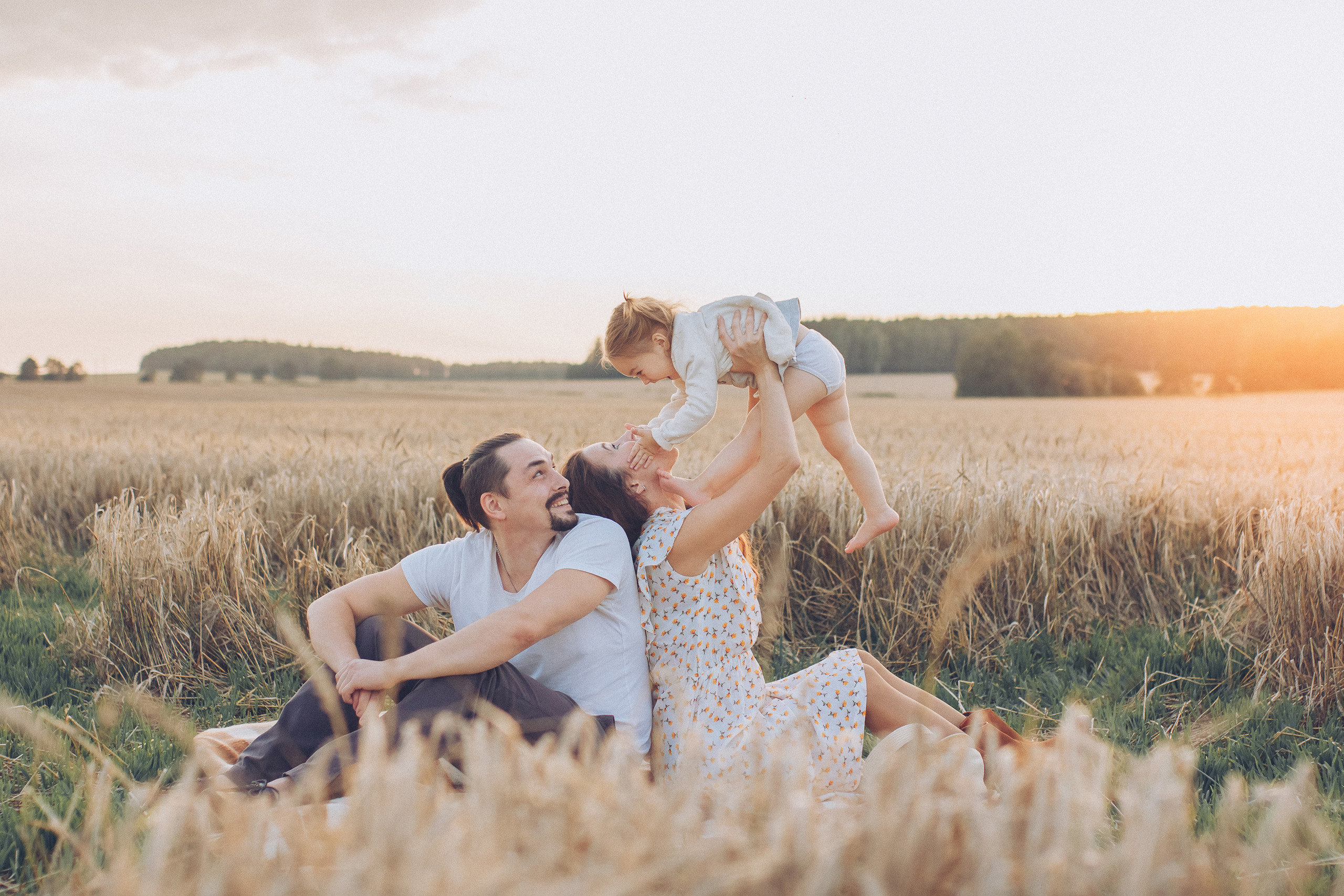 Семейная фотосессия в пшеничном поле на закате. Семейный фотограф Екатеринбург Черепанова Олеся