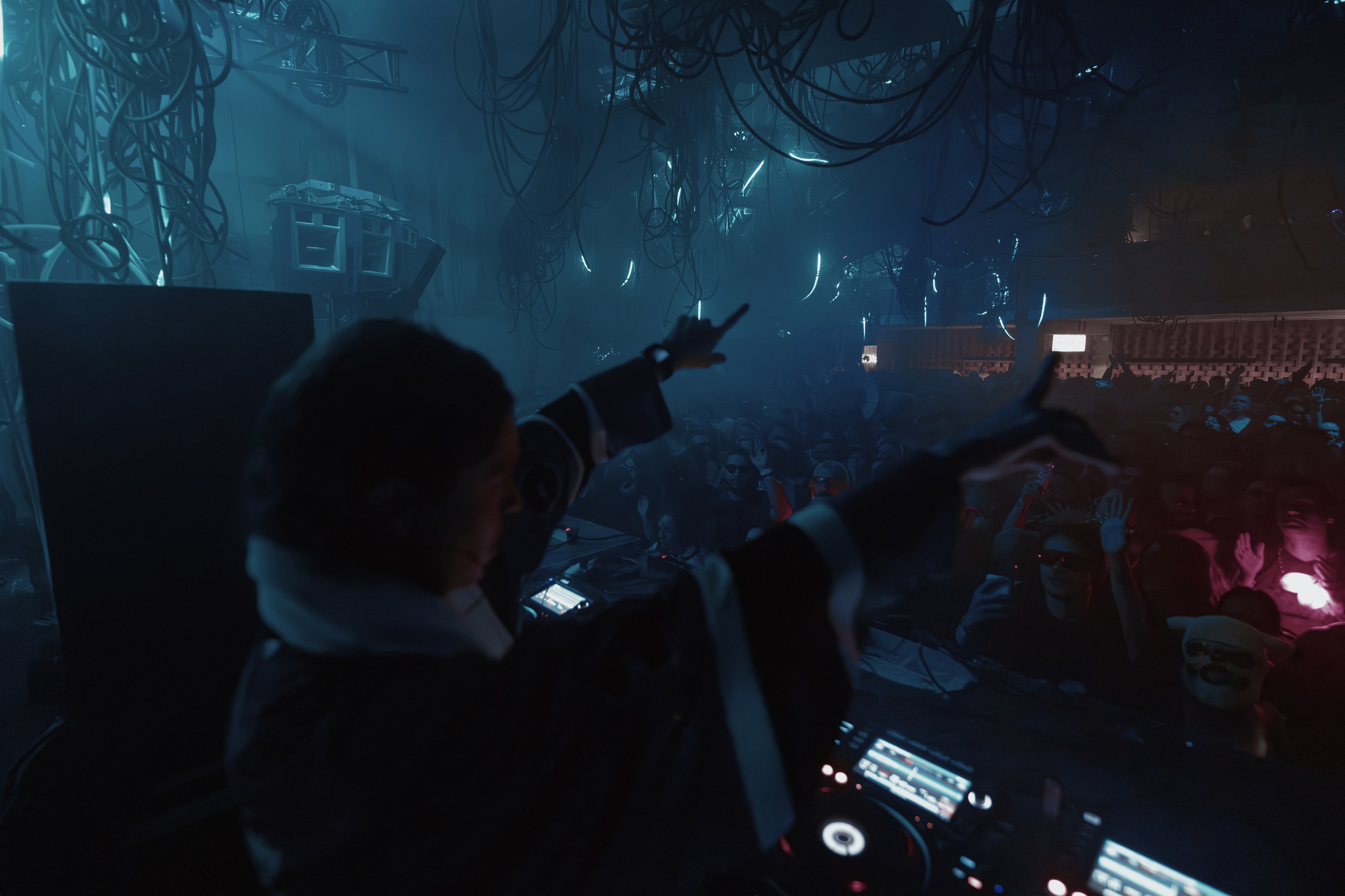 Outline 2024. @tomrus: Рустам Шагиморданов — фотограф