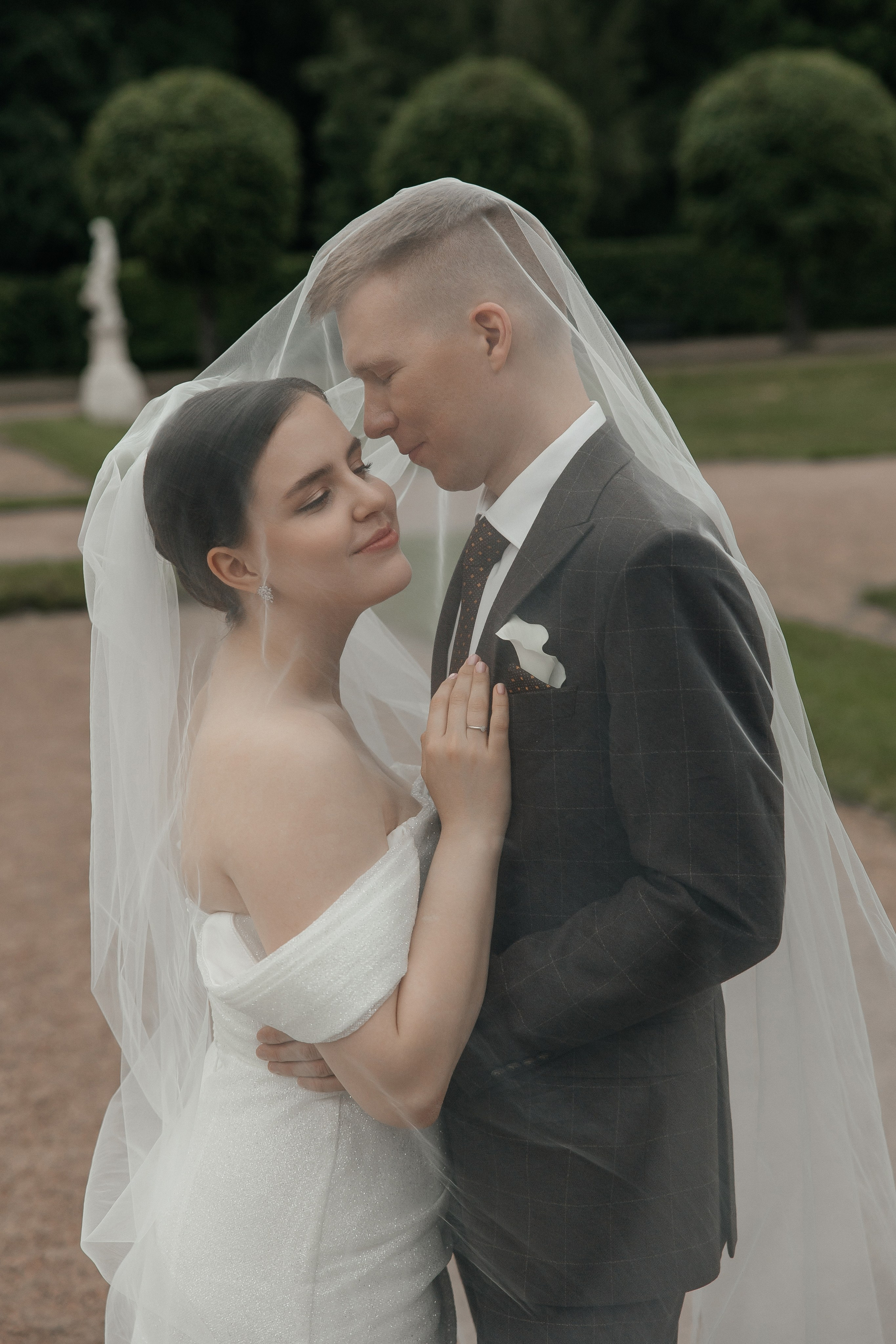 Свадебная фотосессия в Усадьбе Кусково. Свадебный фотограф в Москве Дарья Олендарёва