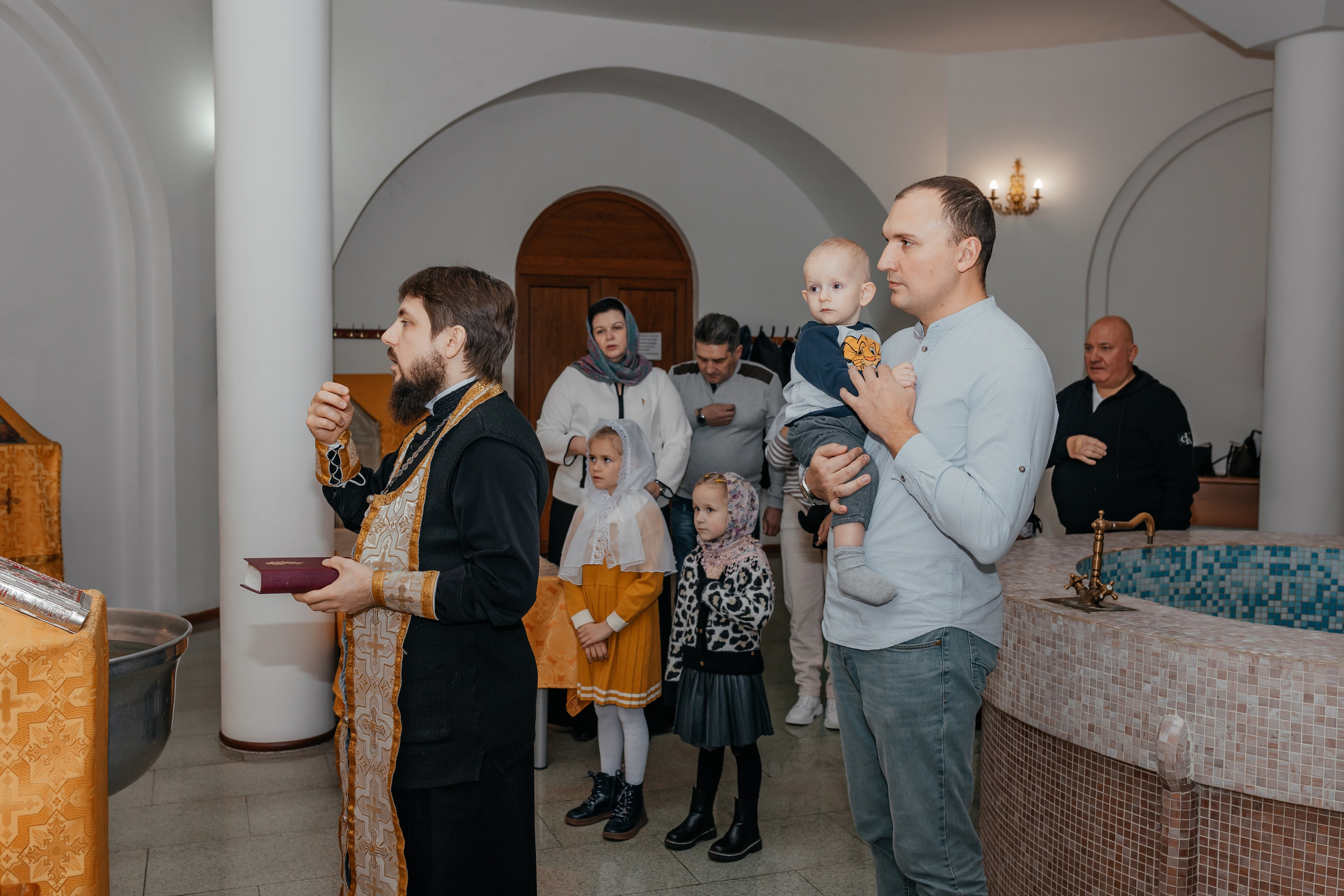 Крещение Георгий. Семейный и домашний фотограф в Москве и МО Королева Валерия
