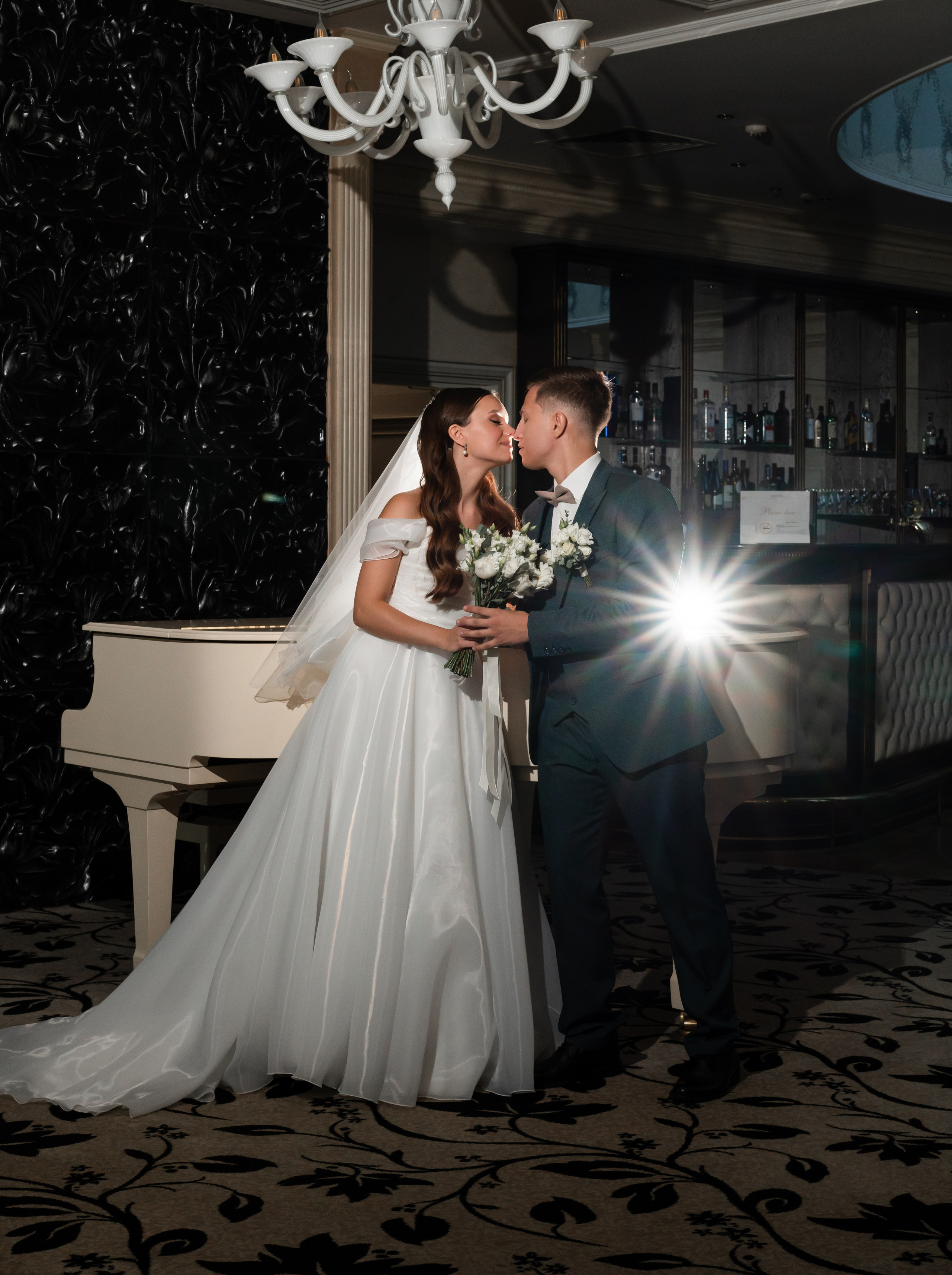 Свадебная фотосессия в Москве. Фотосъёмка в усадьбе Царицыно. Свадебный фотограф Вера Климова