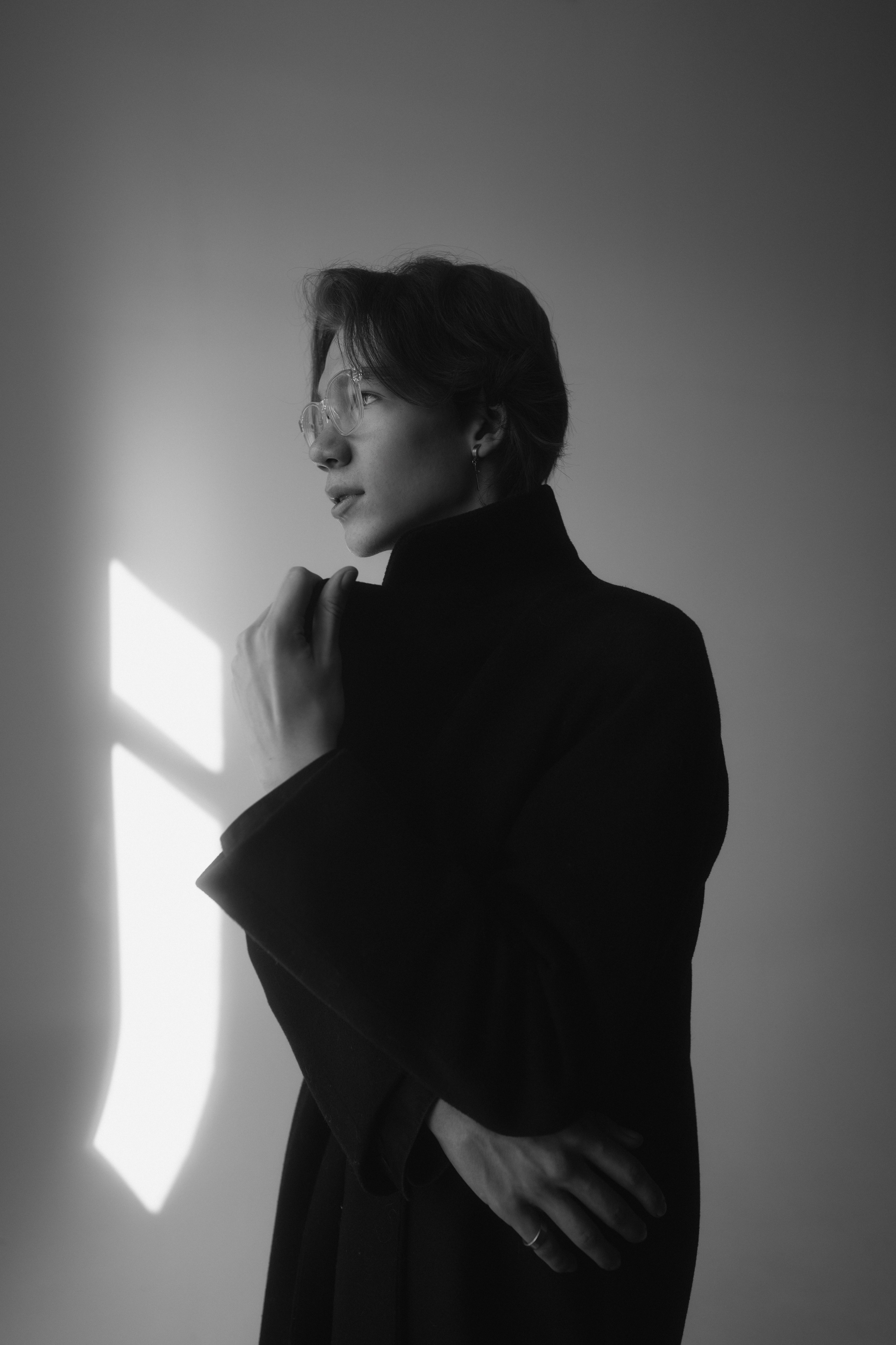 Студийная мужская фотосессия с&nbsp;Яромиром в&nbsp;чб&nbsp;стиле