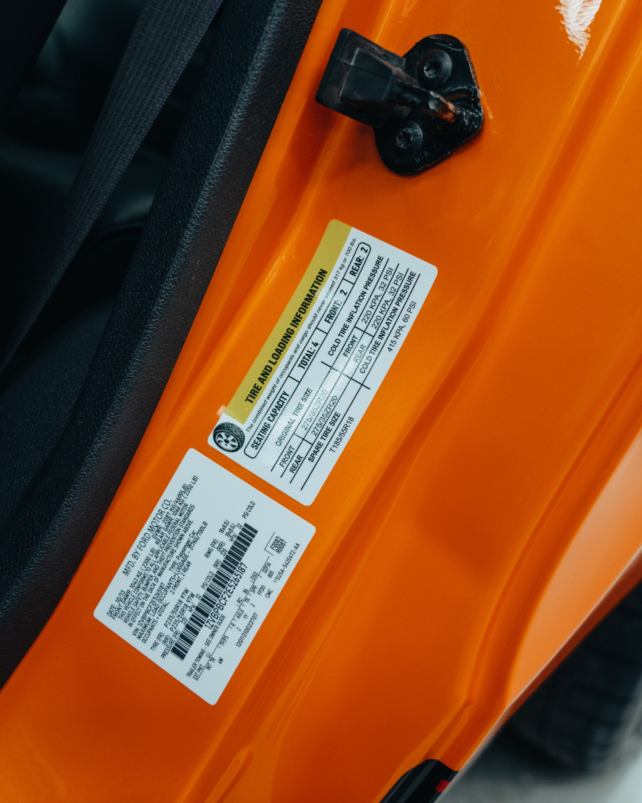 Ford Mustang Roush оранжевый окрас кузова и выкрас полос. DeLorein