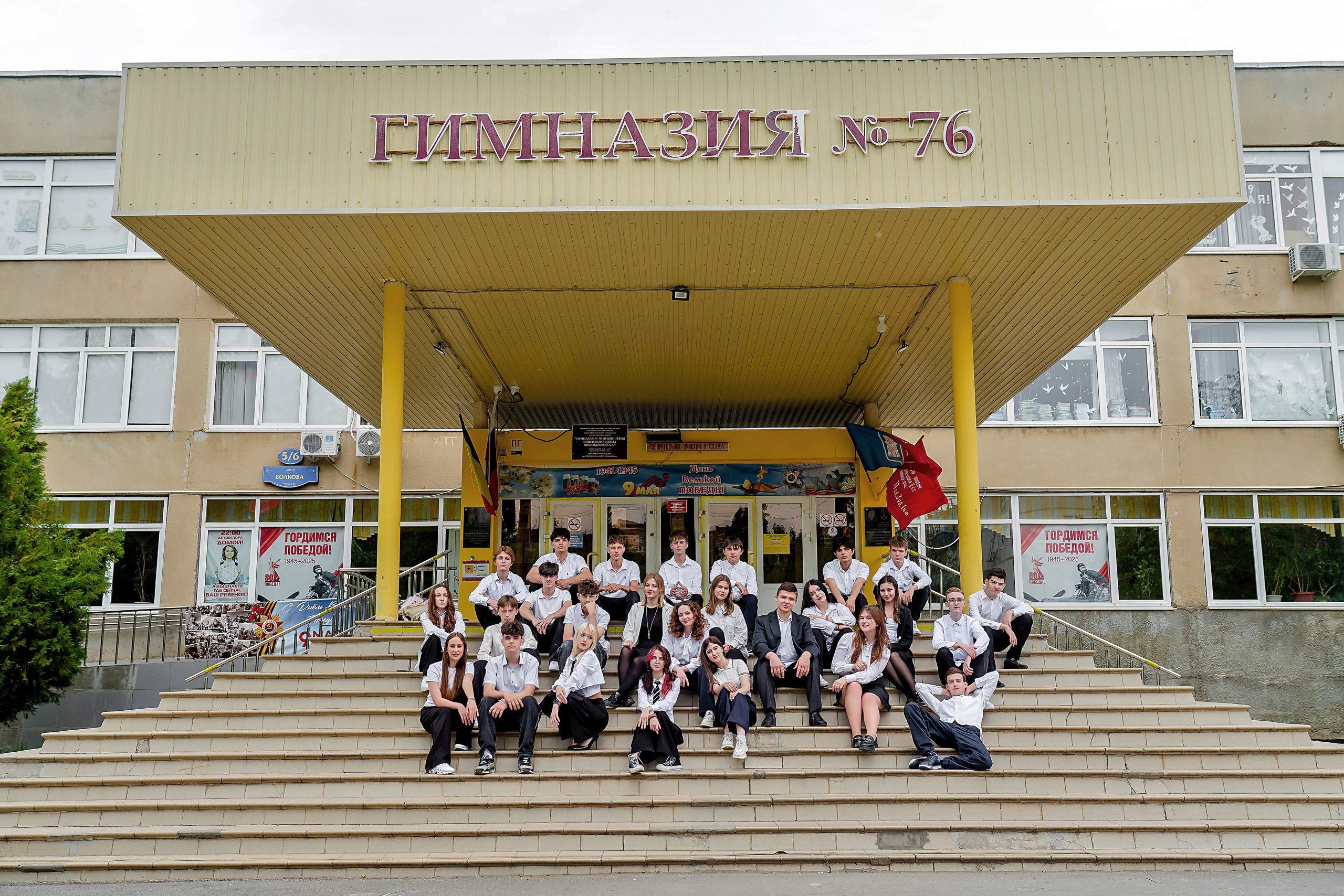 «Школьные годы» (до 120 страниц) для 1-4 и 5-9 классов. Современные Выпускные Альбомы в Ростове-на-Дону