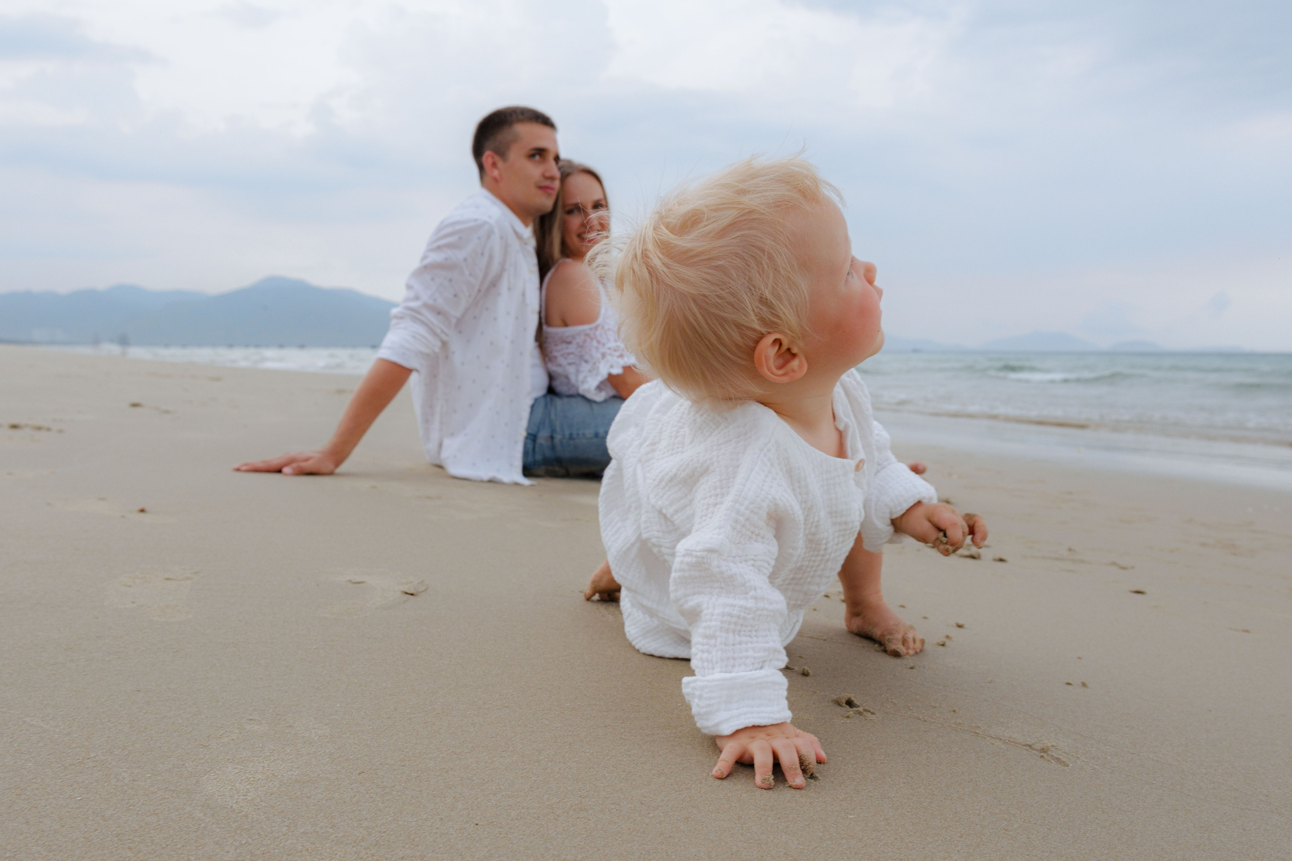 Mother and daughters. Portrait photographer Nha Trang | Julia Meshanina