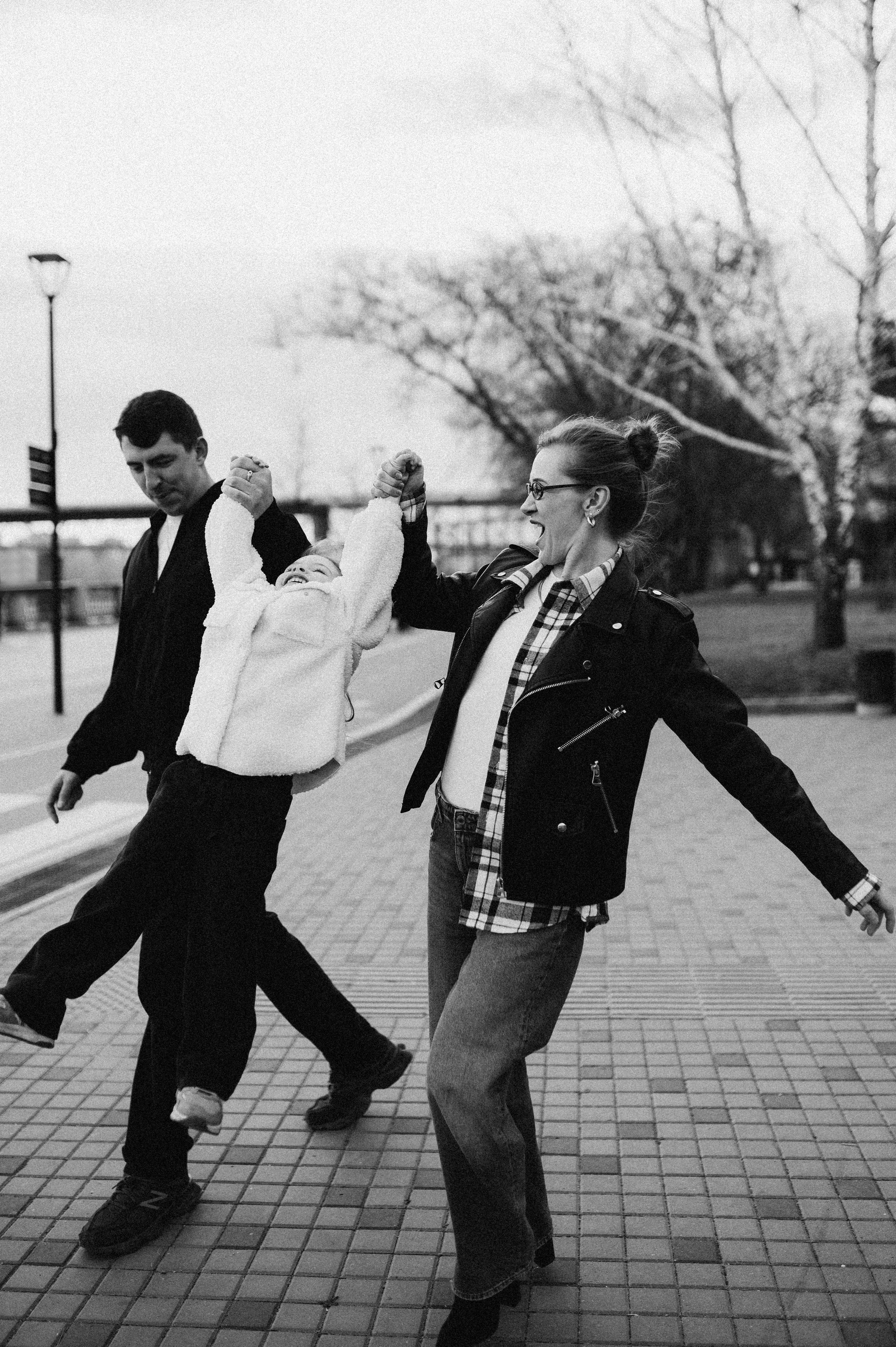 ВЕСЕННЯ ПРОГУЛКА НА НАБЕРЕЖНОЙ. Семейный фотограф в Новосибирске Женя Индрикова