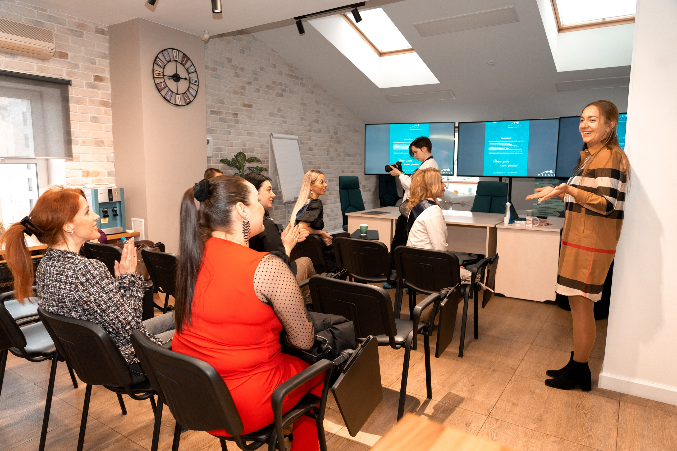 Встреча в стоматологии «Medall». Главная