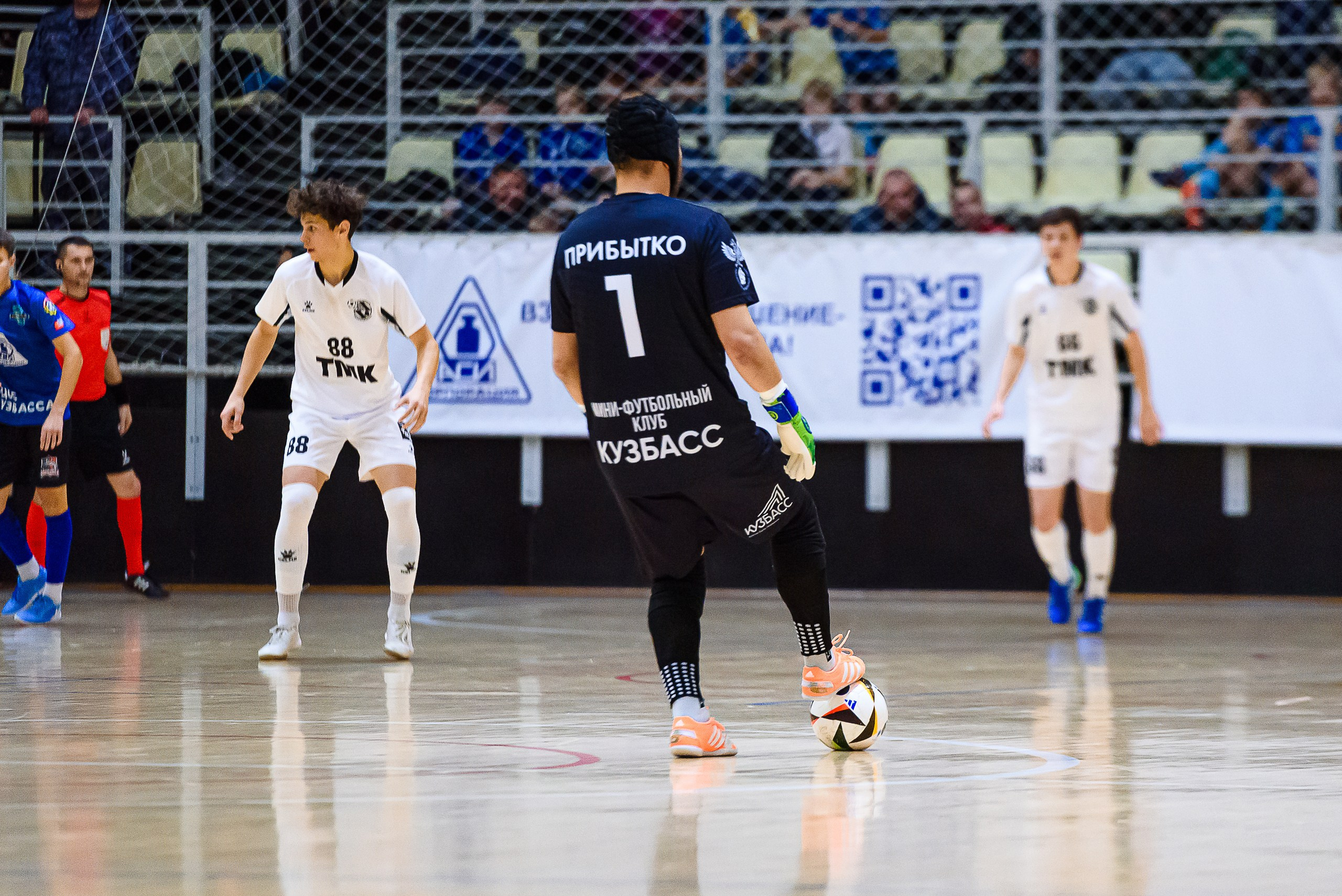 Высшая лига по футзалу — Сезон 2024-2025 — 2ой тур. Репортажный фотограф в Кемерово