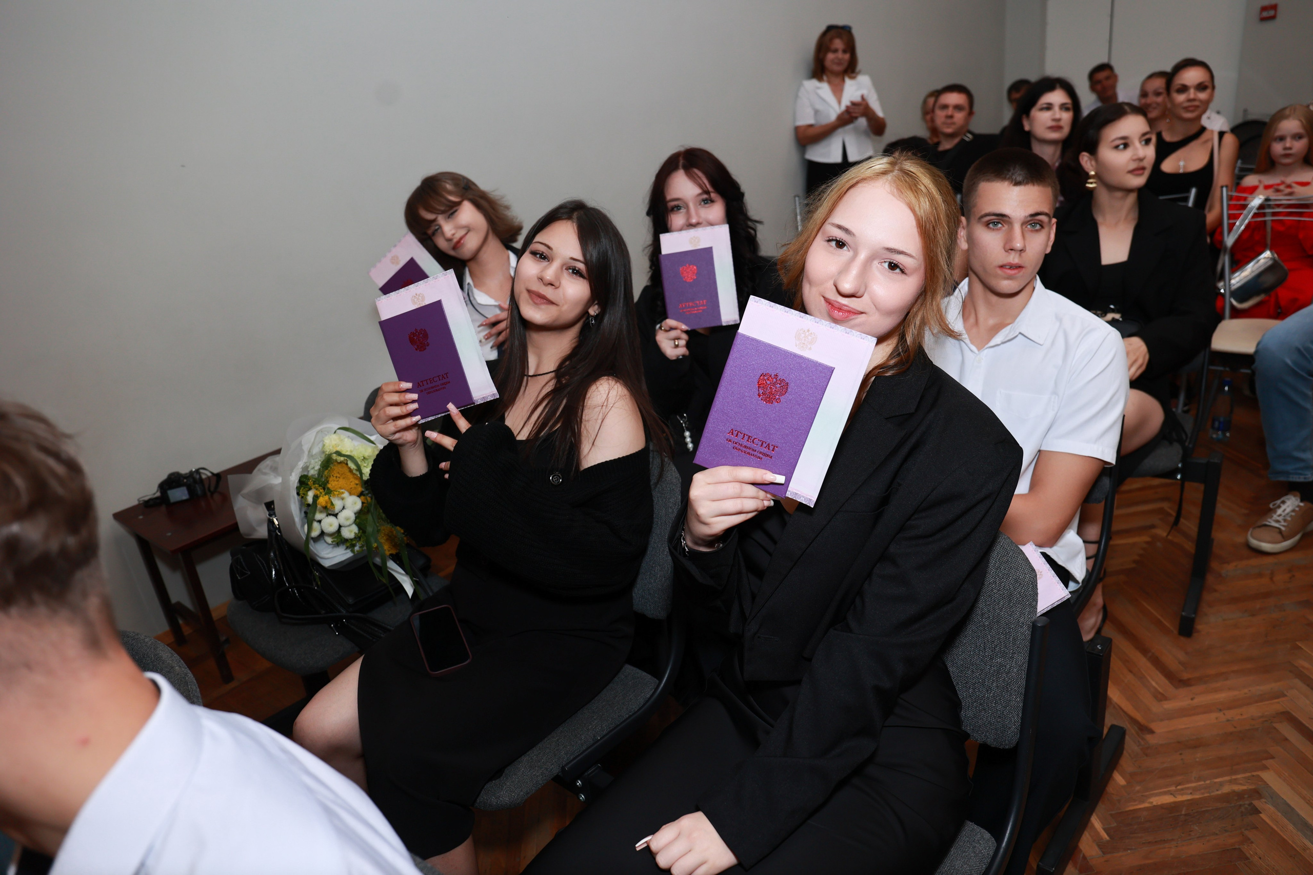 Вручение аттестатов СОШ 42 (2025г). Детский семейный фотограф Краснодар
