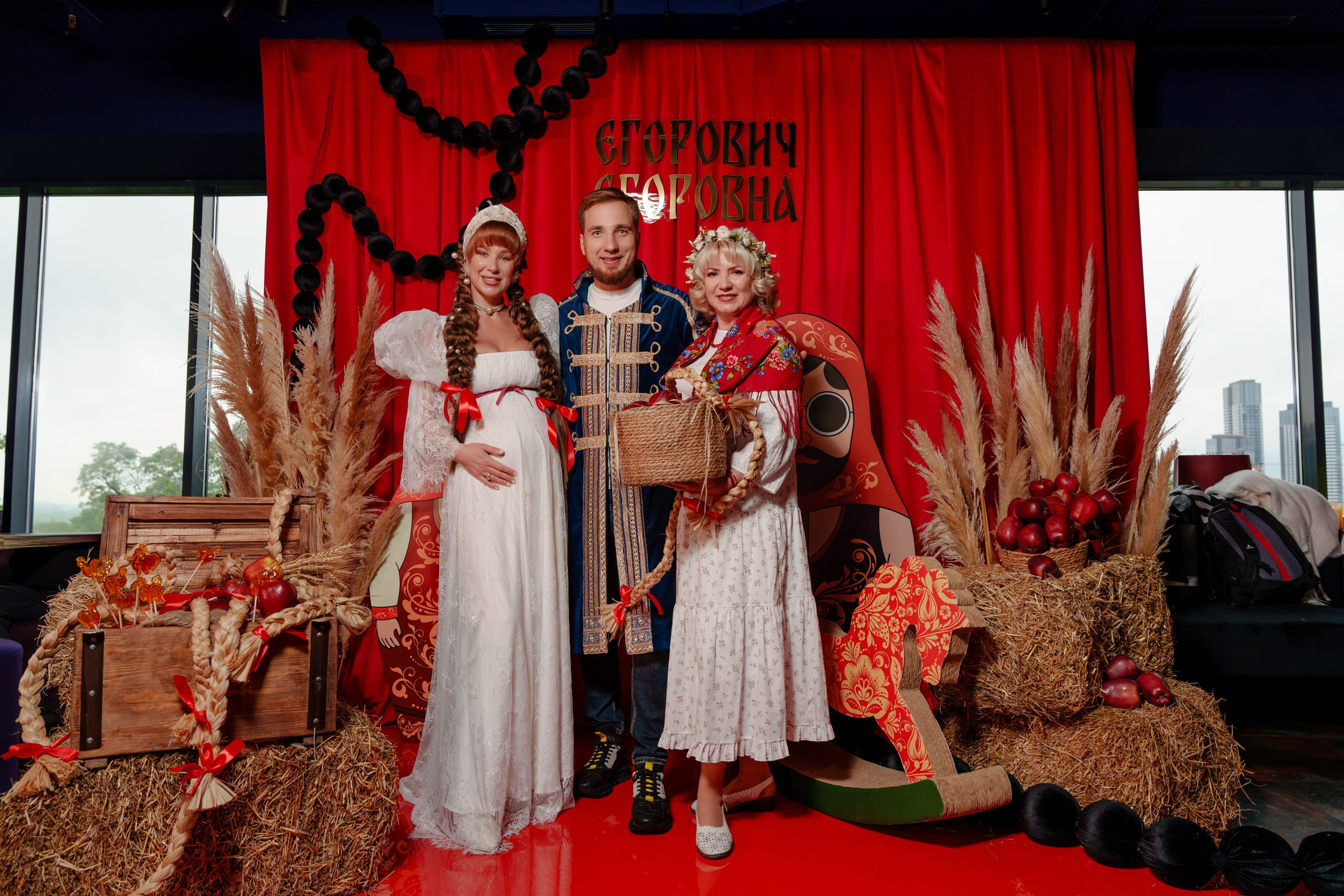 Репортажный фотограф на гендер пати в славянском стиле в Москве. Репортажный фотограф Москва Сергей Дружинин
