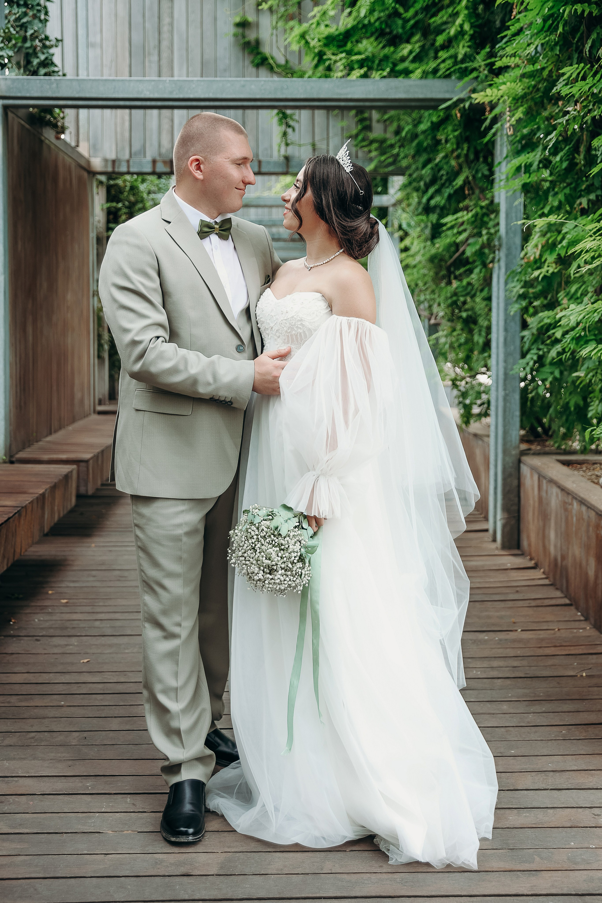 Свадебная прогулка в парке Галицкого 23.08.2024. Свадебный и семейный фотограф Виолетта Сидельникова. Краснодар, Россия, Беларусь, Европа