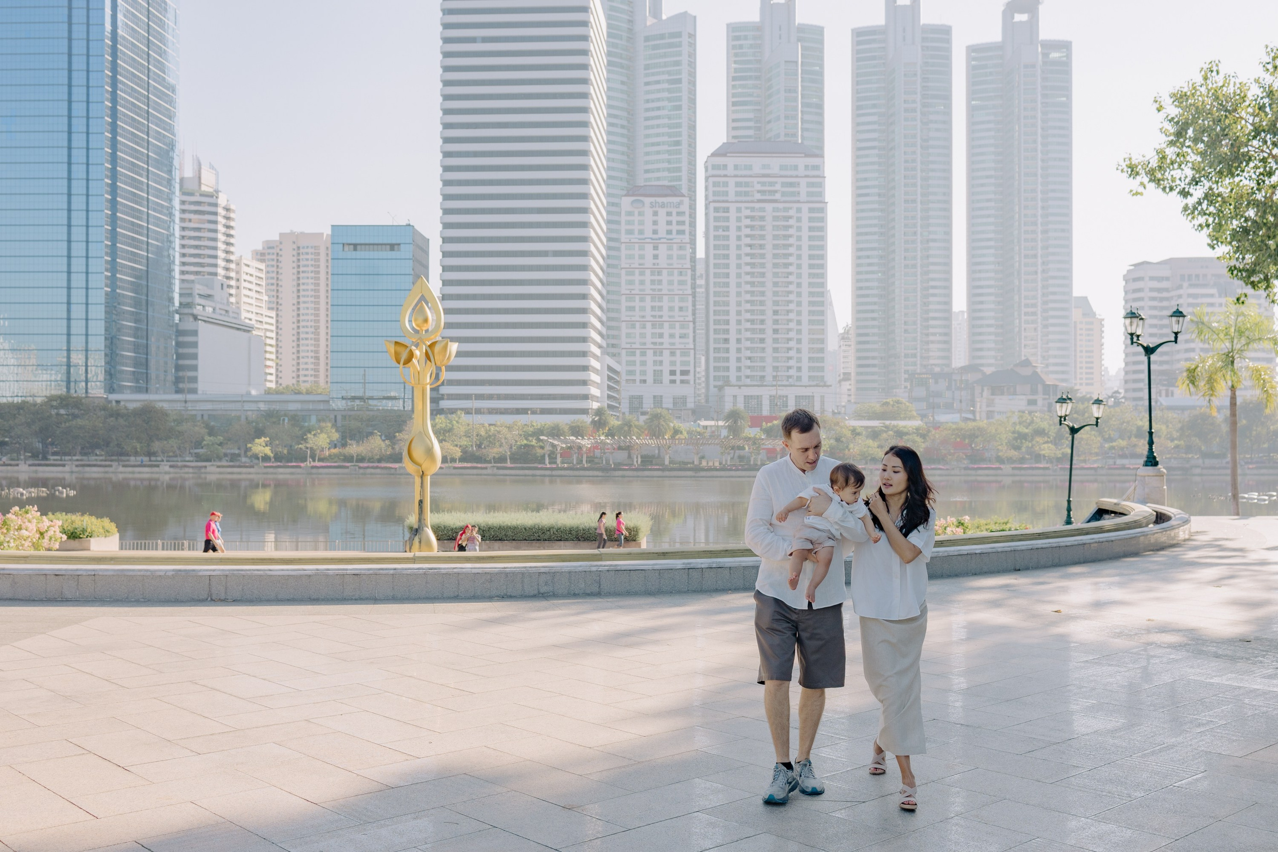 Family photoshoot in Bangkok. Fedor Lemeshko — Destination Wedding and Family Lifestyle photographer