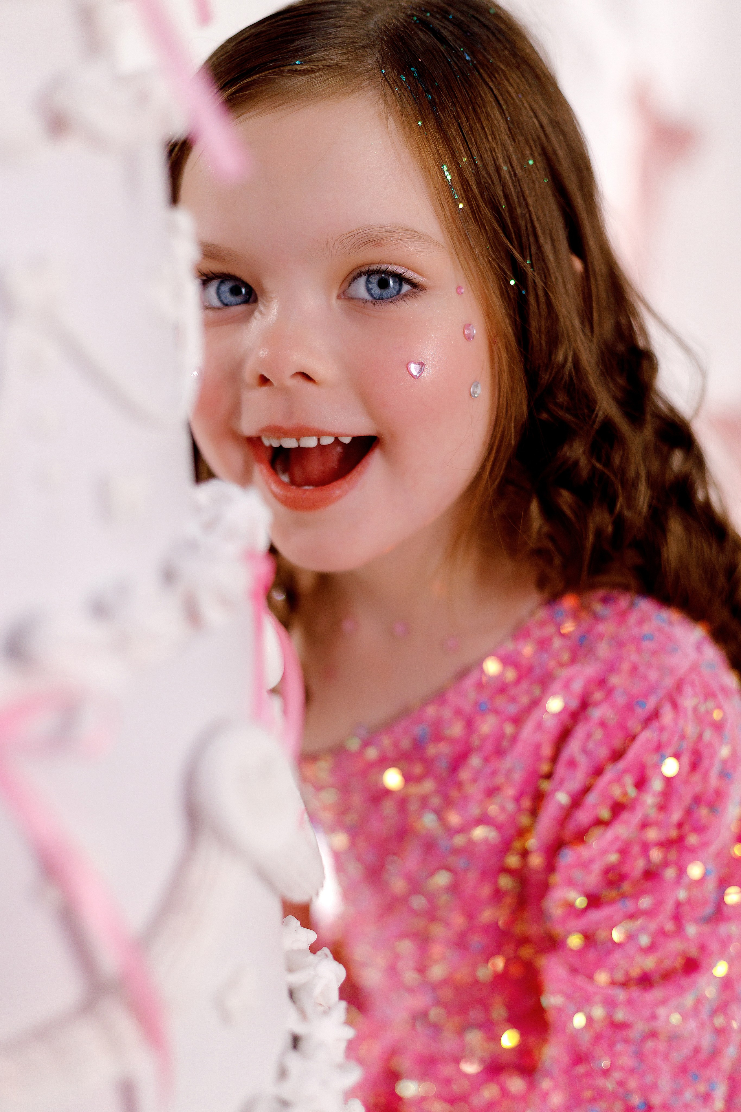 Красивая фотосессия для девочки 5 лет в студии Сочи