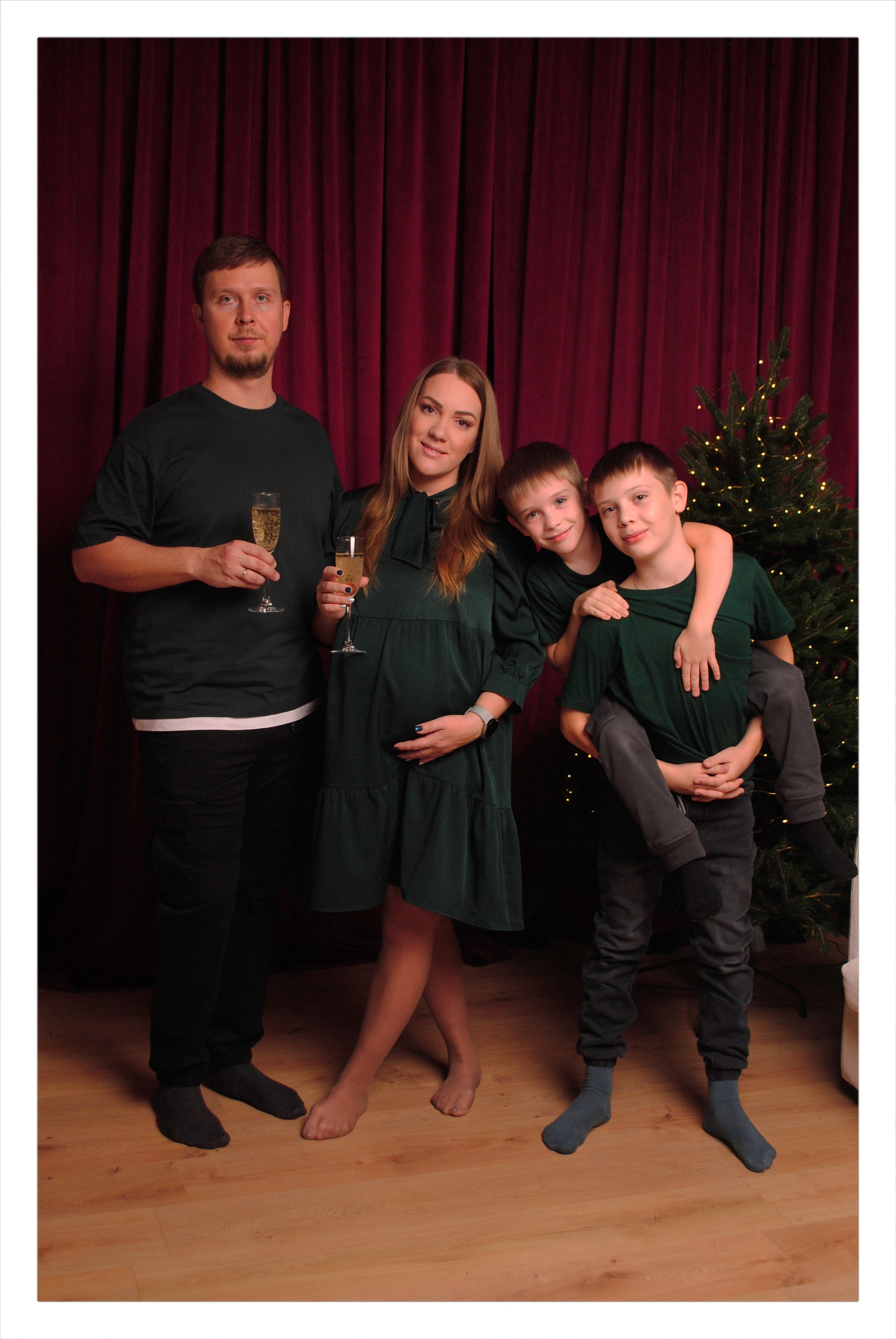 Мария и семья. Фотограф Мария Мусаелян