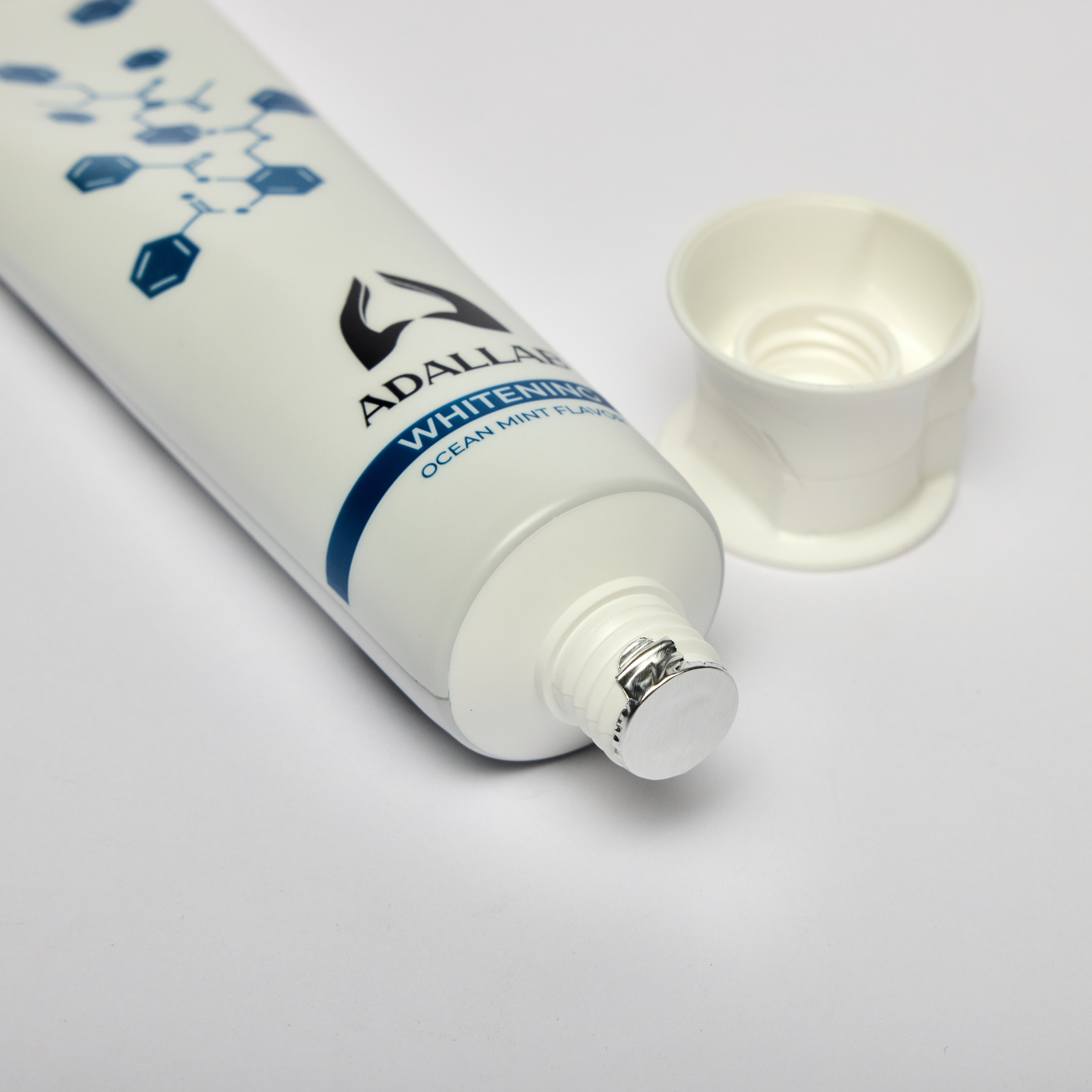 Зубная паста для бренда ADALLAB. Фотограф Андрей Зикеев, фотостудия AzArt Studio в Москве