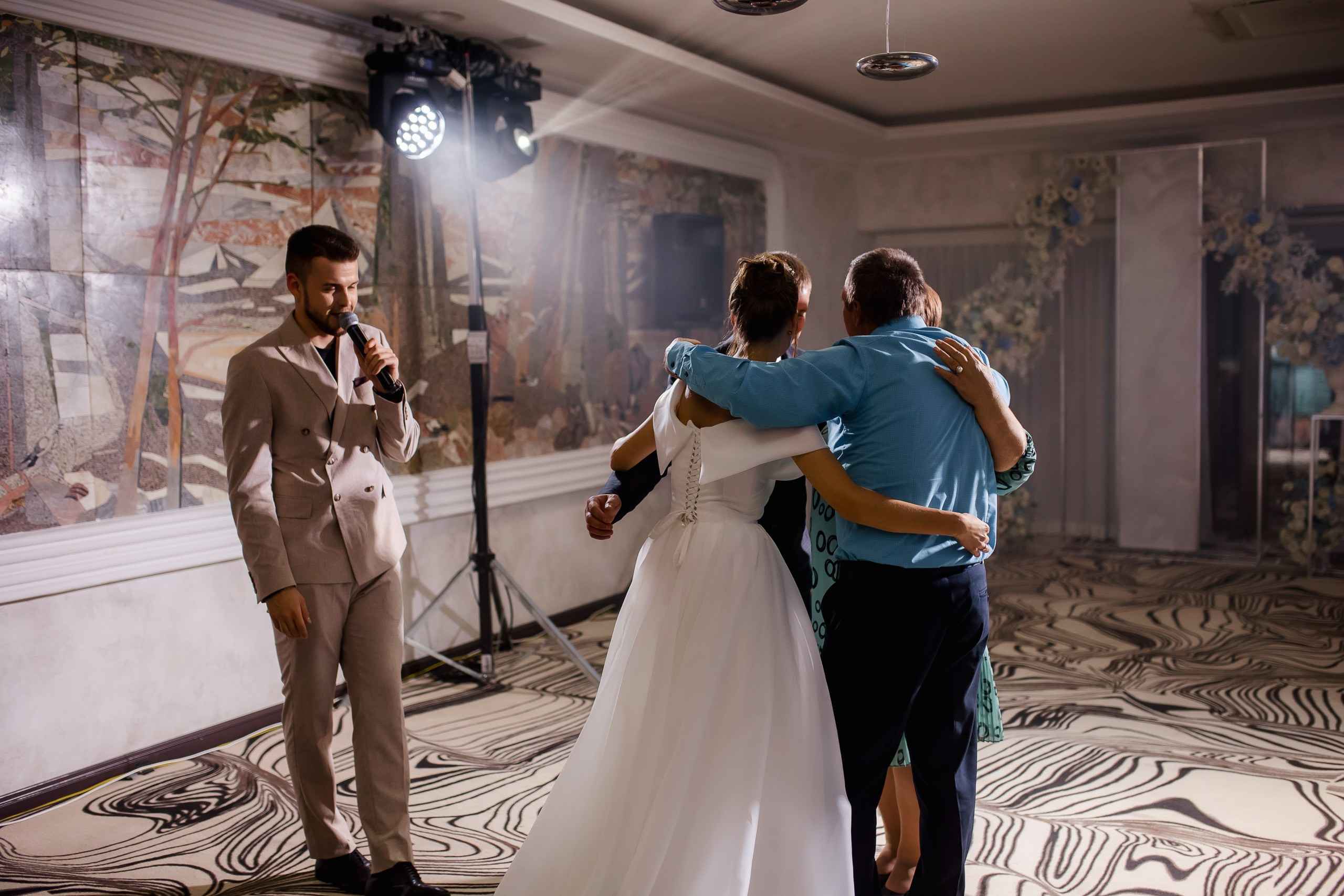 Евгений и Юлия. Совместные сборы. Интурист. Выездная. Фото с Китами. Свадебный фотограф в Хабаровске