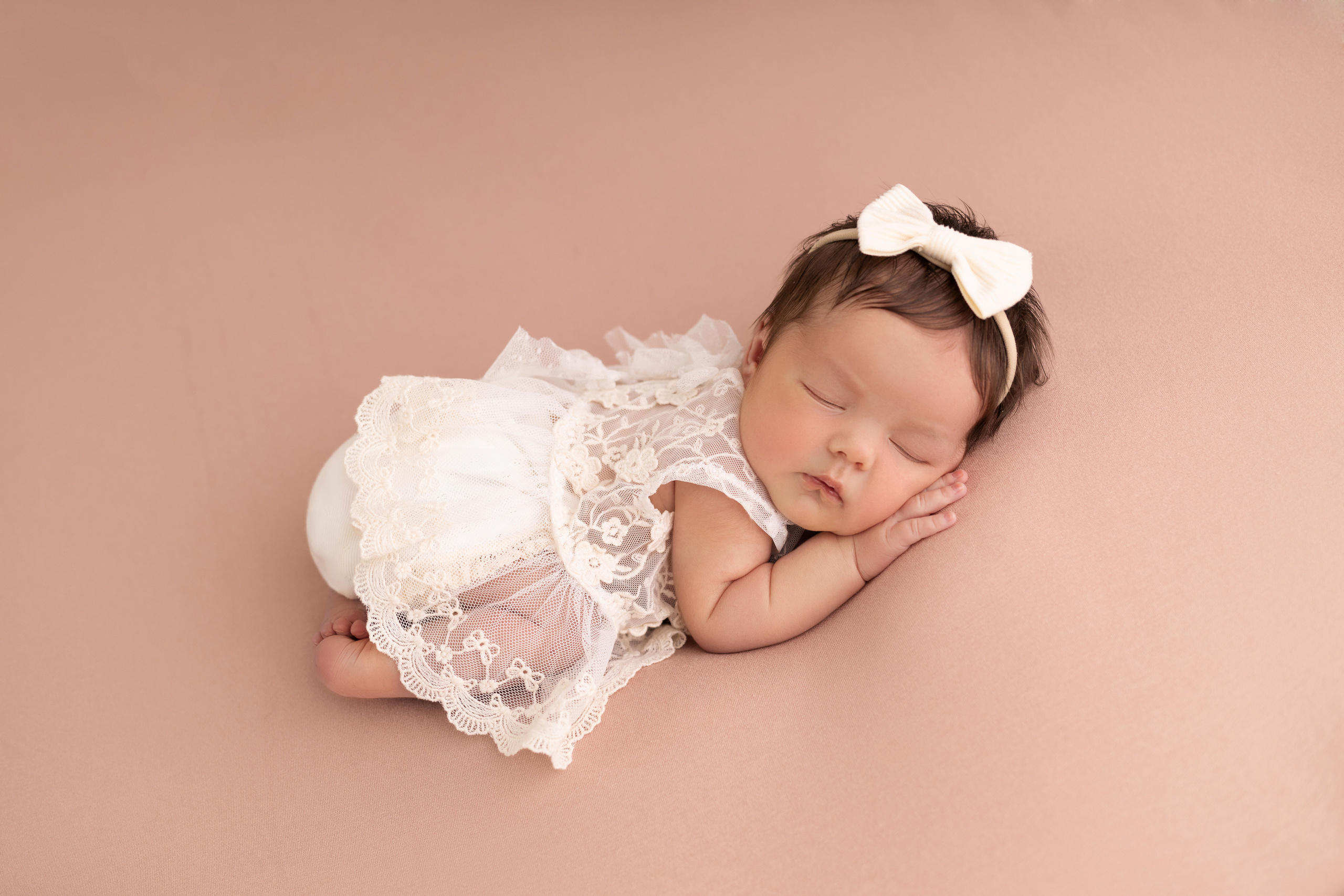 Классическая фотосессия малыша. Фотограф новорожденных малышей в Омске и Омской области Эльвира Камаева