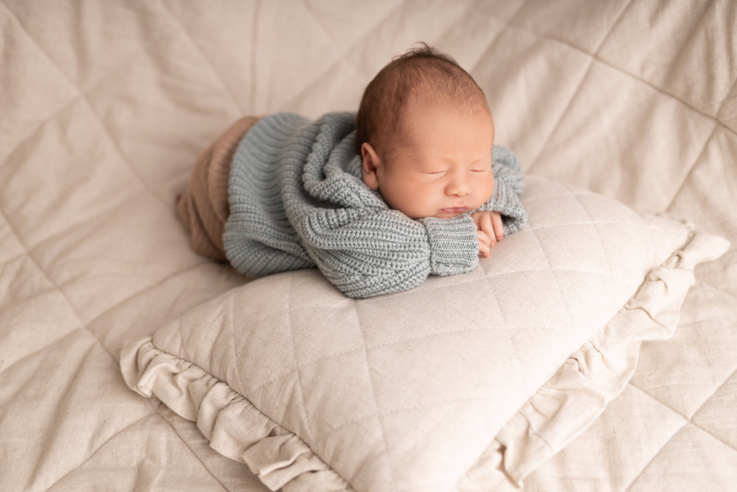 Newborn съемка в стиле Лайф. Фотограф новорожденных малышей в Омске и Омской области Эльвира Камаева