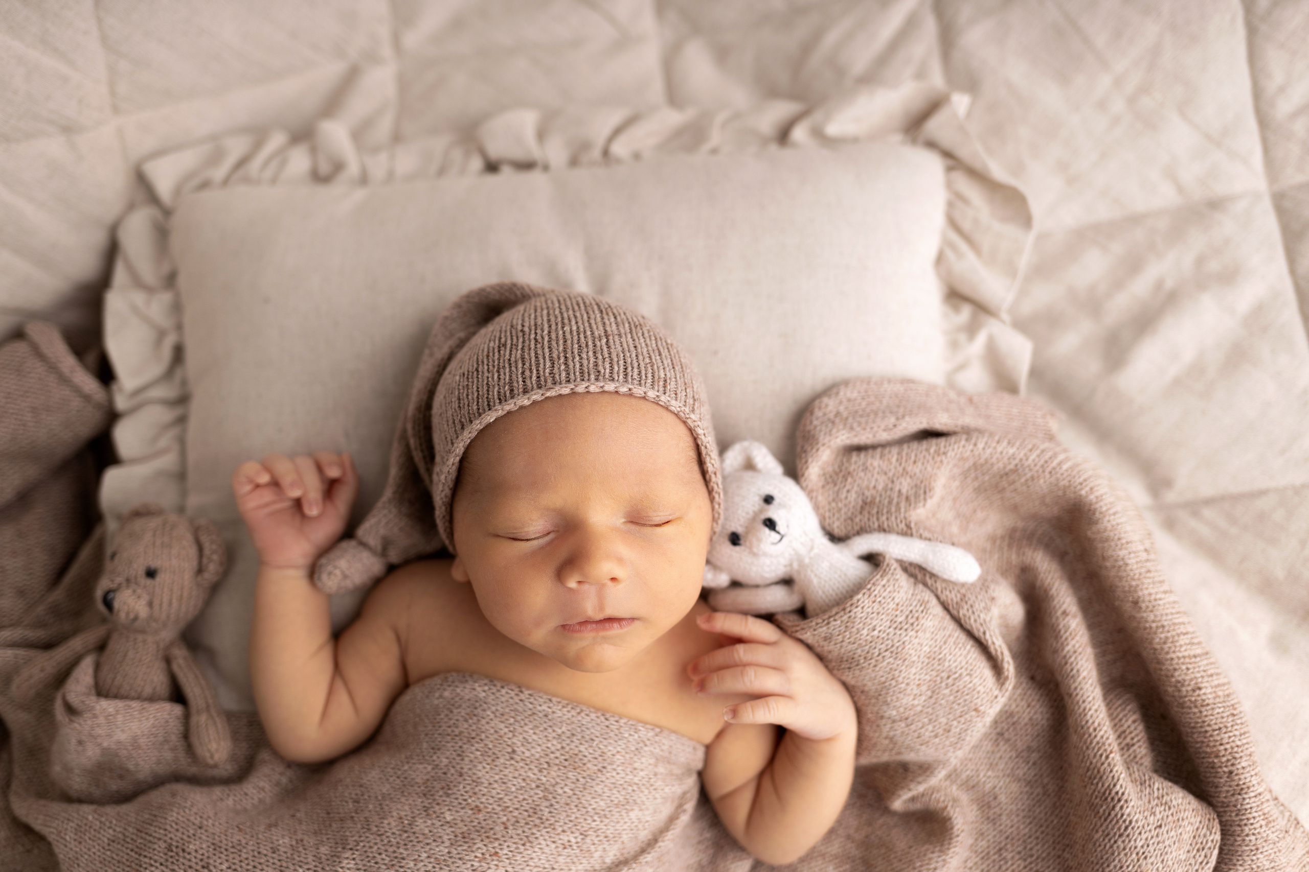 Newborn съемка в стиле Лайф. Фотограф новорожденных малышей в Омске и Омской области Эльвира Камаева