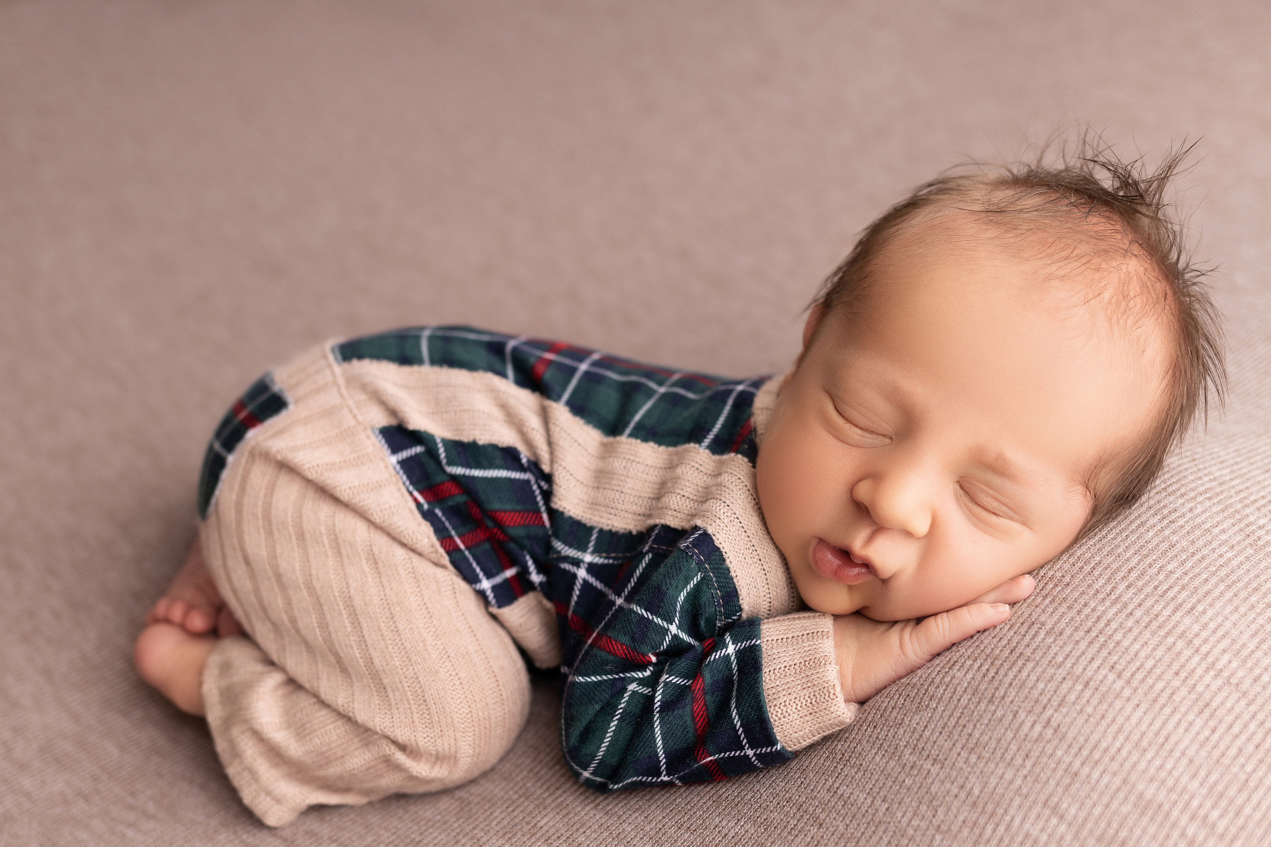 Классическая фотосессия малыша. Фотограф новорожденных малышей в Омске и Омской области Эльвира Камаева
