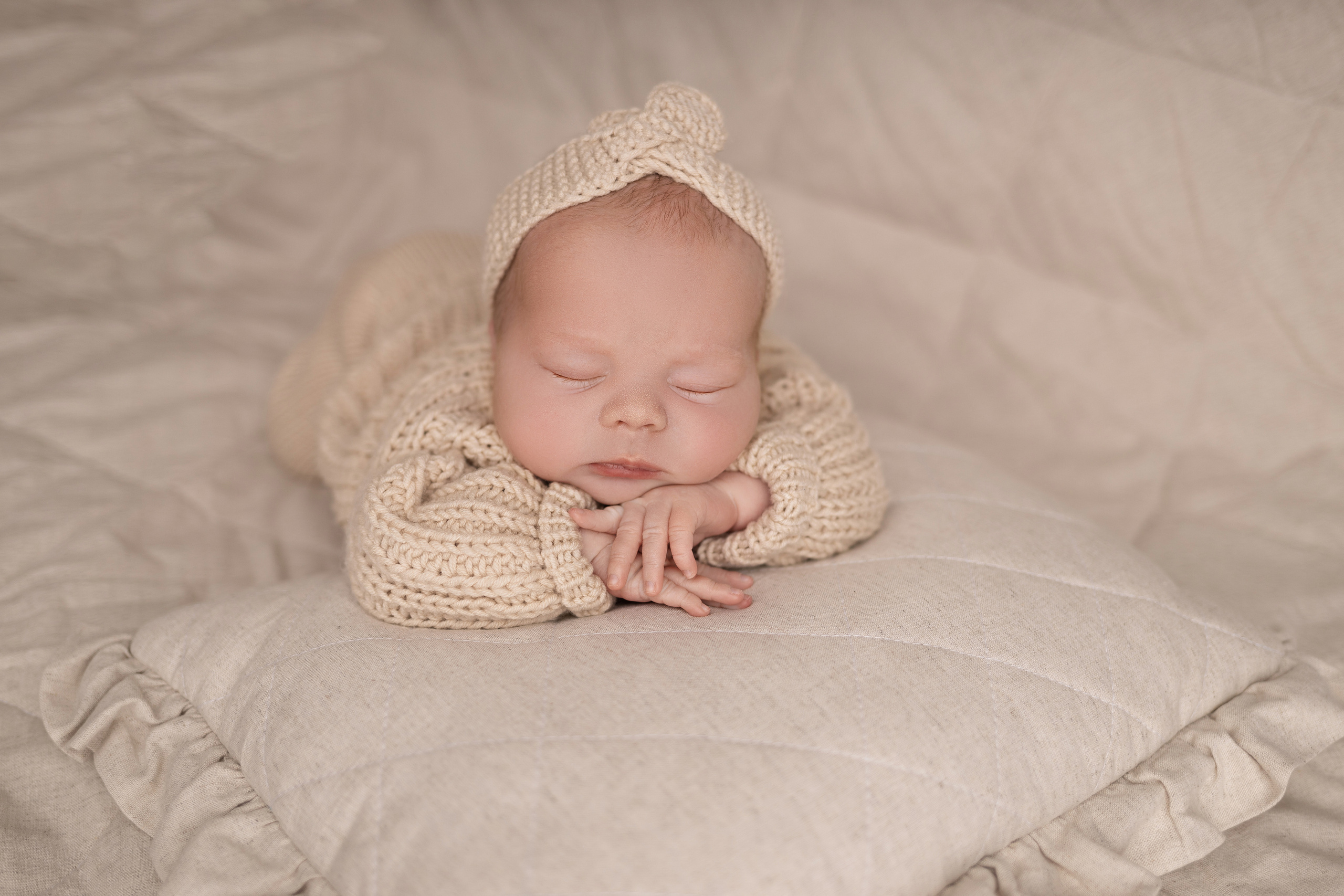 Newborn съемка в стиле Лайф. Фотограф новорожденных малышей в Омске и Омской области Эльвира Камаева