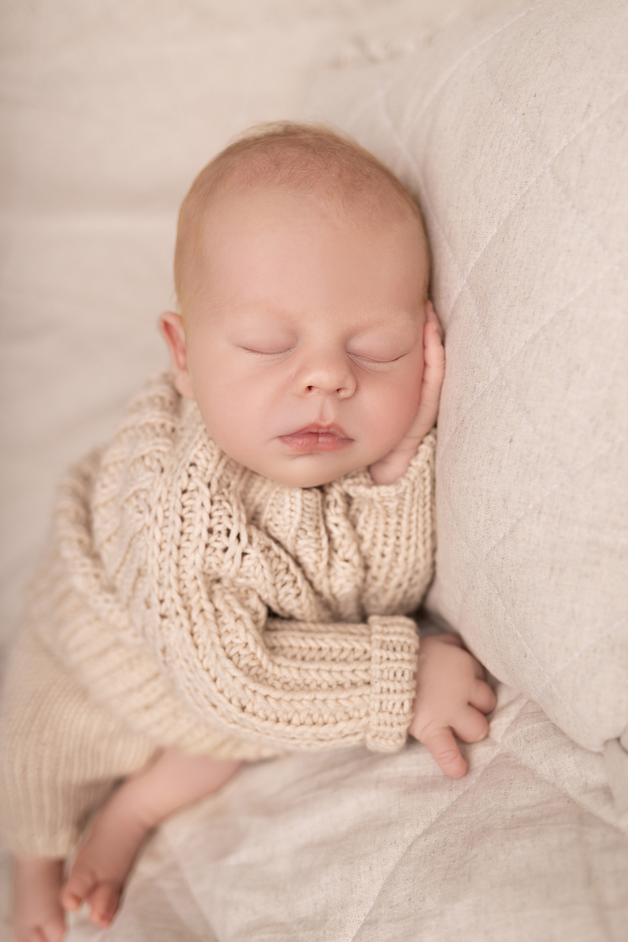 Newborn съемка в стиле Лайф. Фотограф новорожденных малышей в Омске и Омской области Эльвира Камаева