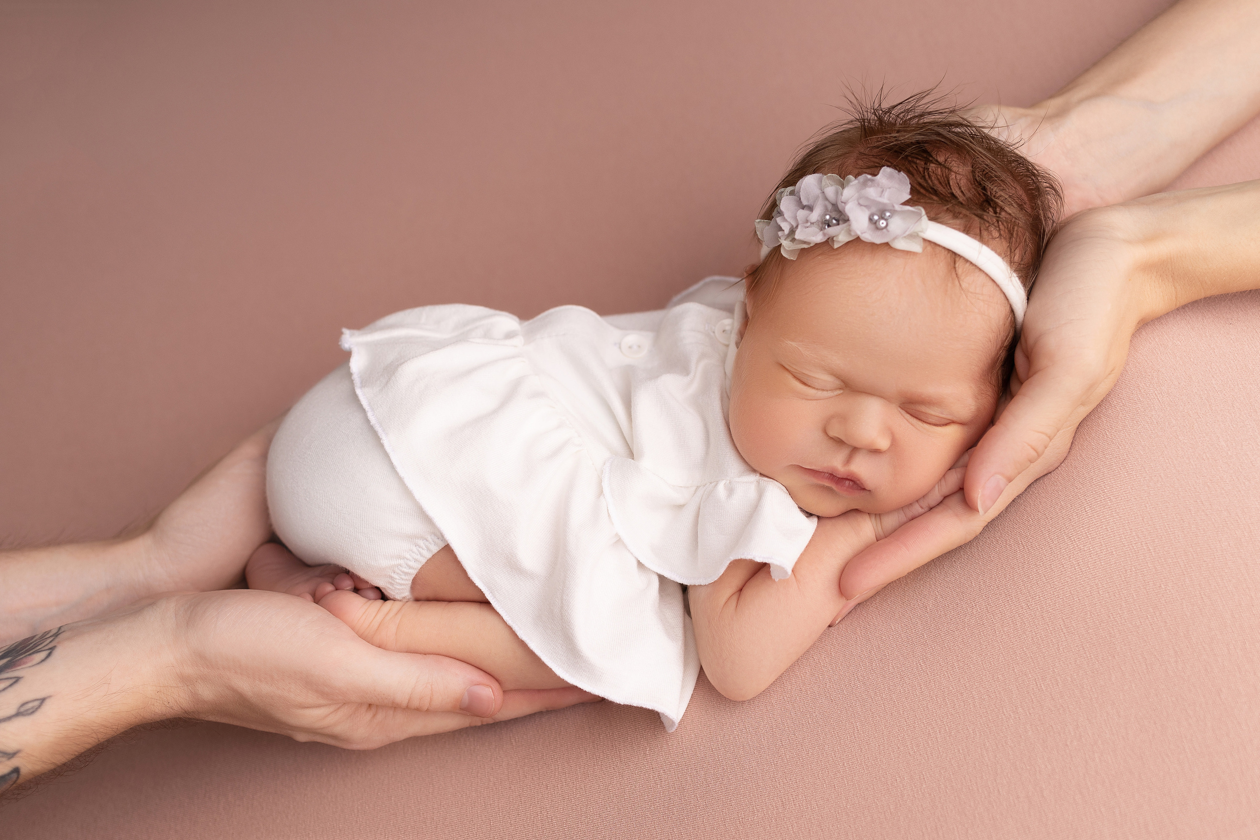 Классическая фотосессия малыша. Фотограф новорожденных малышей в Омске и Омской области Эльвира Камаева