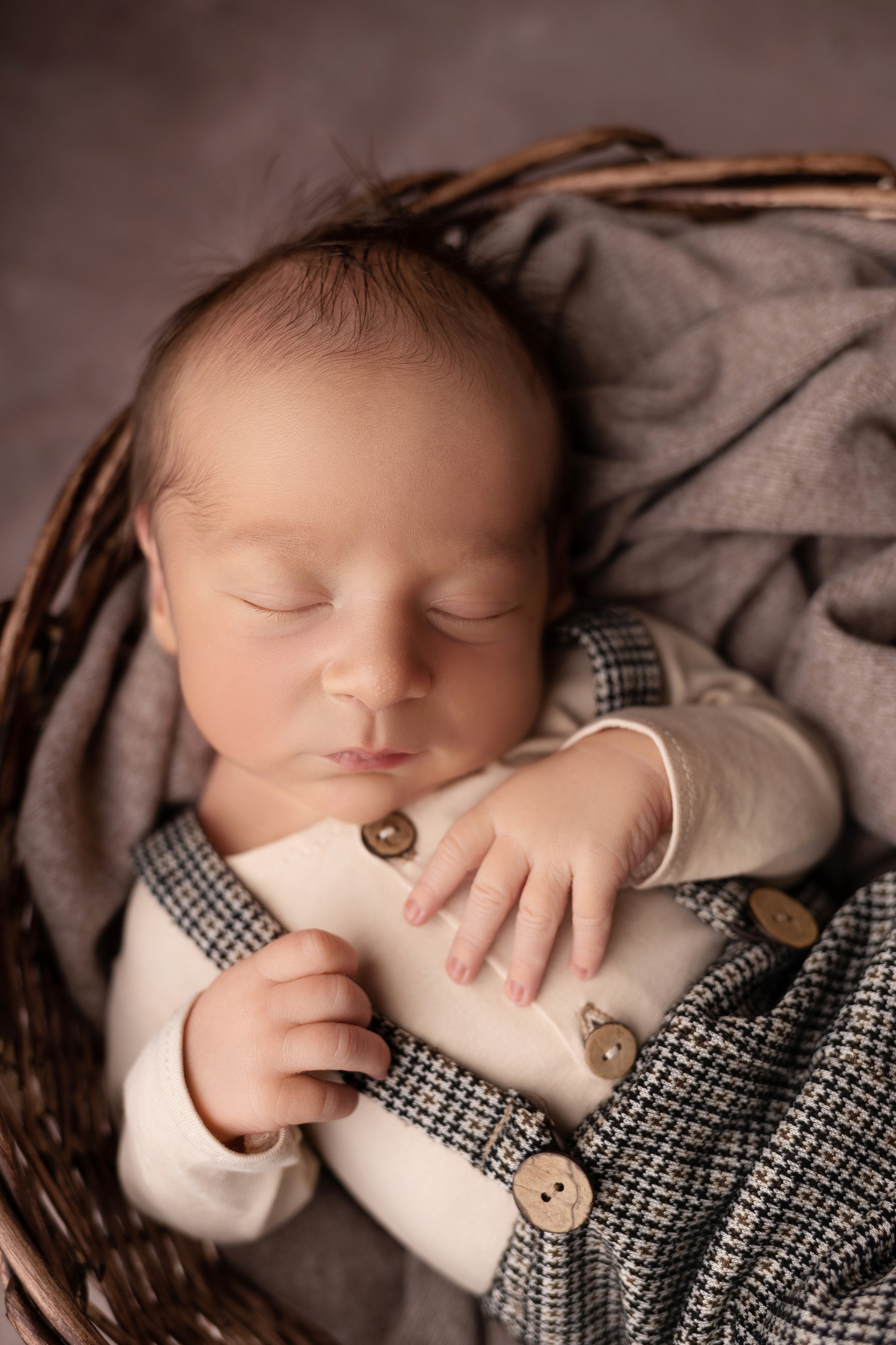 Классическая фотосессия малыша. Фотограф новорожденных малышей в Омске и Омской области Эльвира Камаева