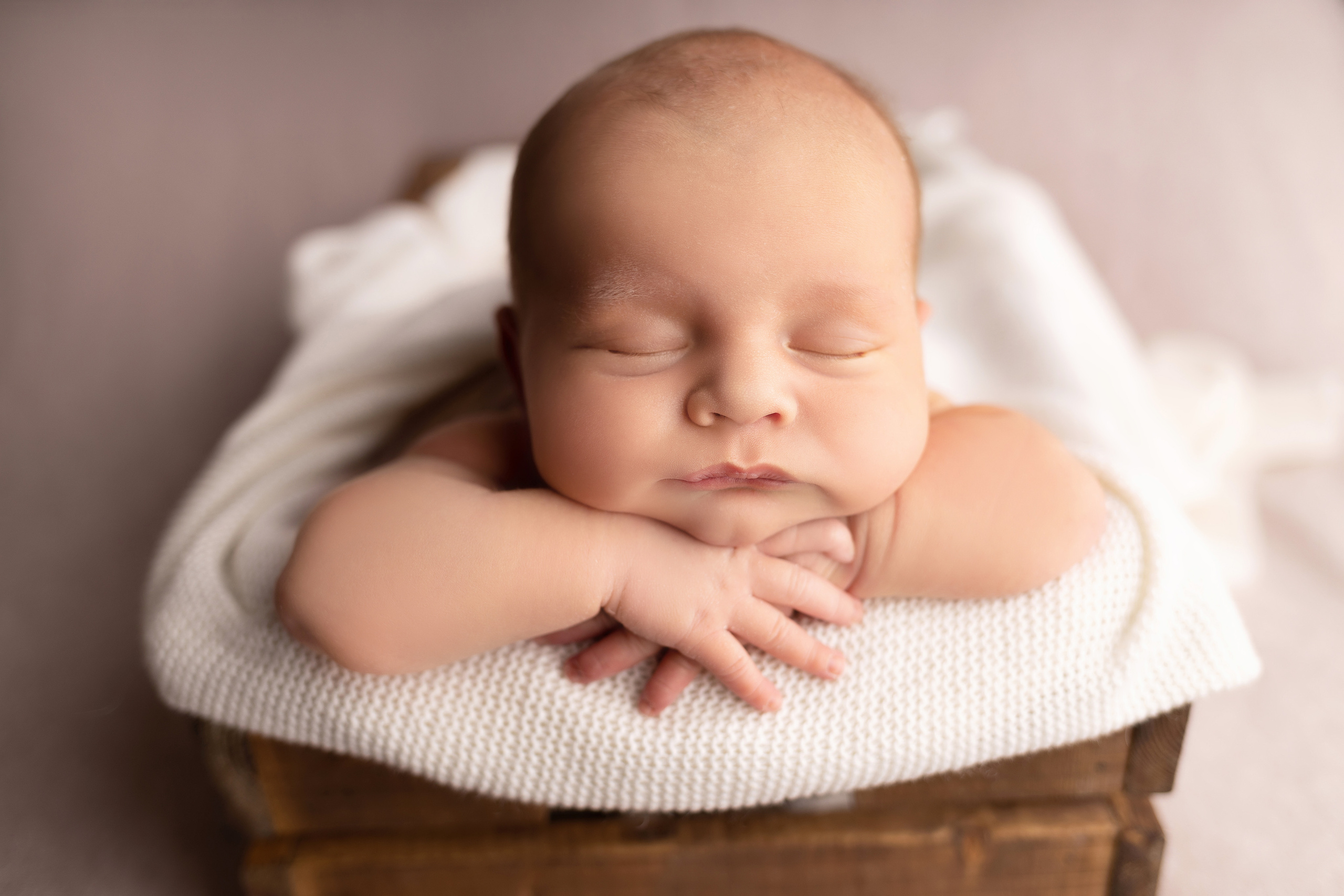 Классическая фотосессия малыша. Фотограф новорожденных малышей в Омске и Омской области Эльвира Камаева