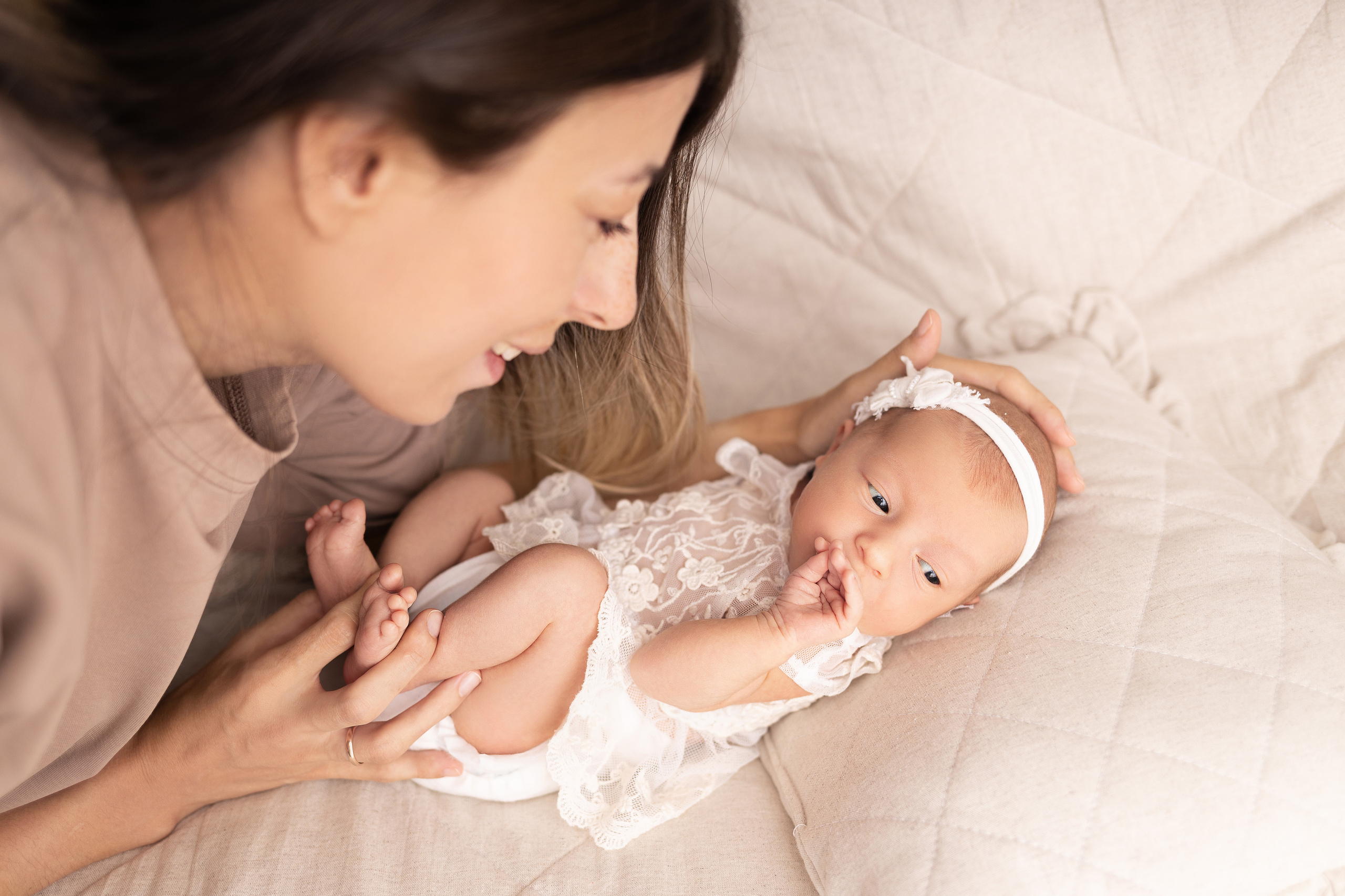 Newborn съемка в стиле Лайф. Фотограф новорожденных малышей в Омске и Омской области Эльвира Камаева