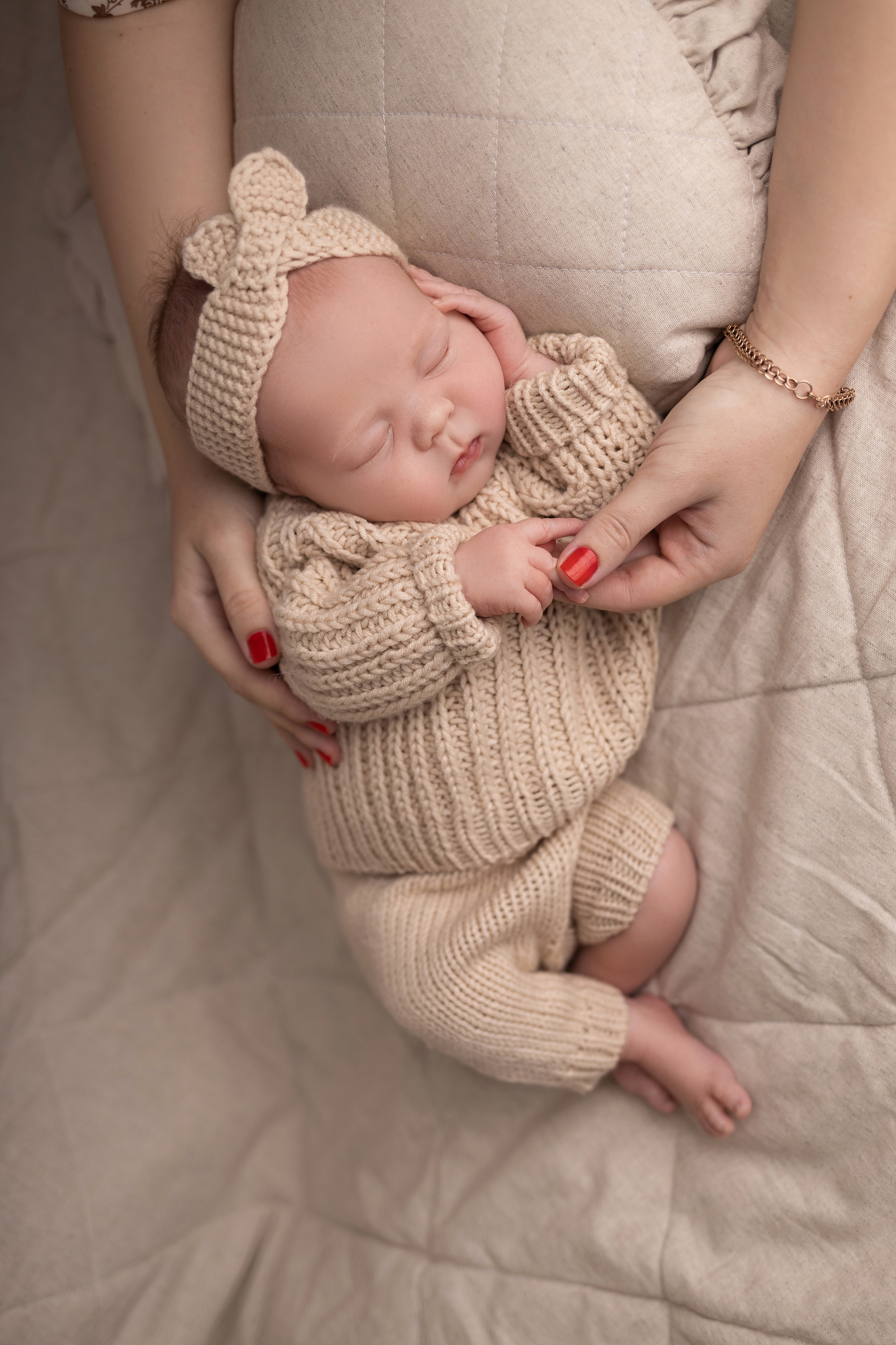 Newborn съемка в стиле Лайф. Фотограф новорожденных малышей в Омске и Омской области Эльвира Камаева