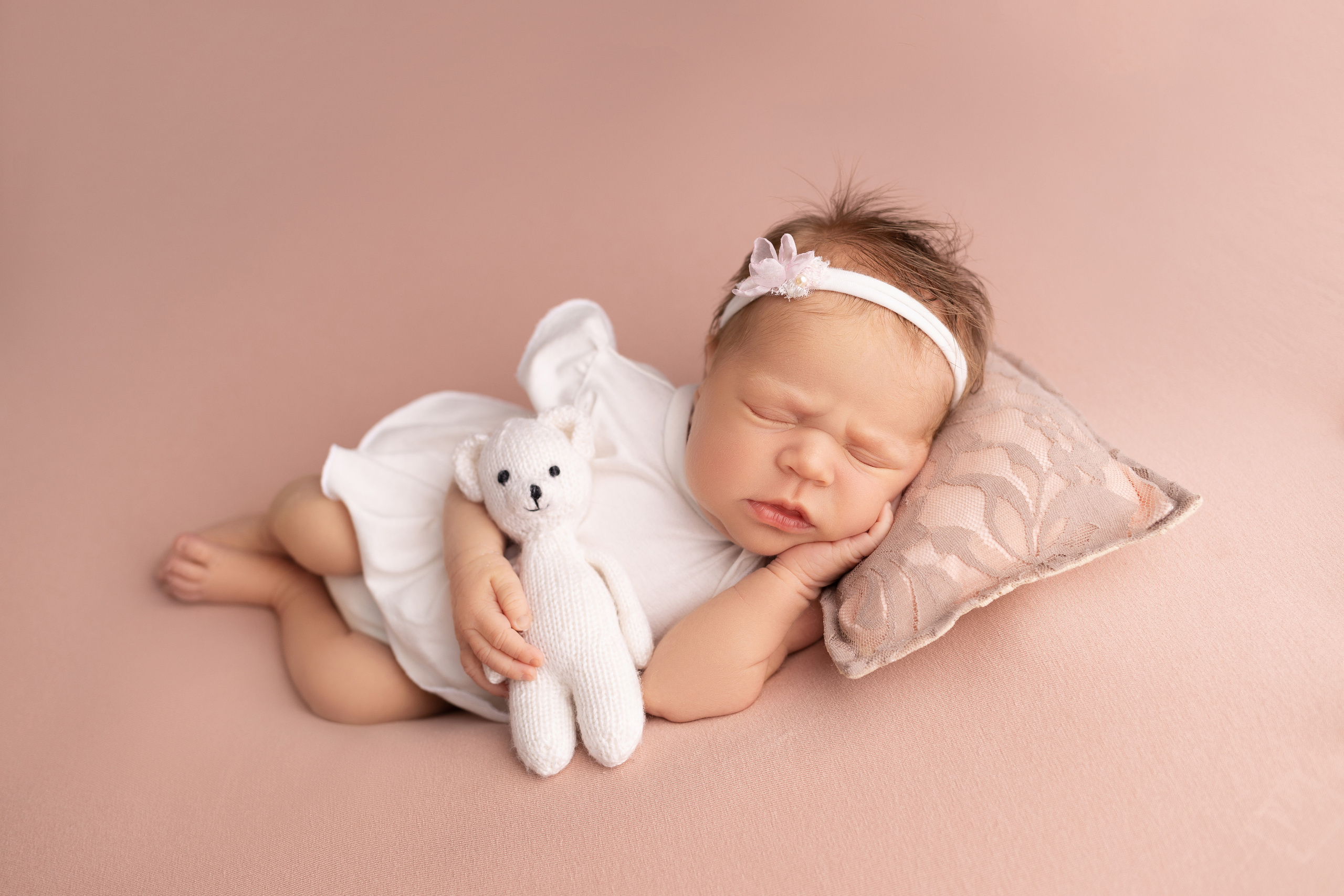 Классическая фотосессия малыша. Фотограф новорожденных малышей в Омске и Омской области Эльвира Камаева