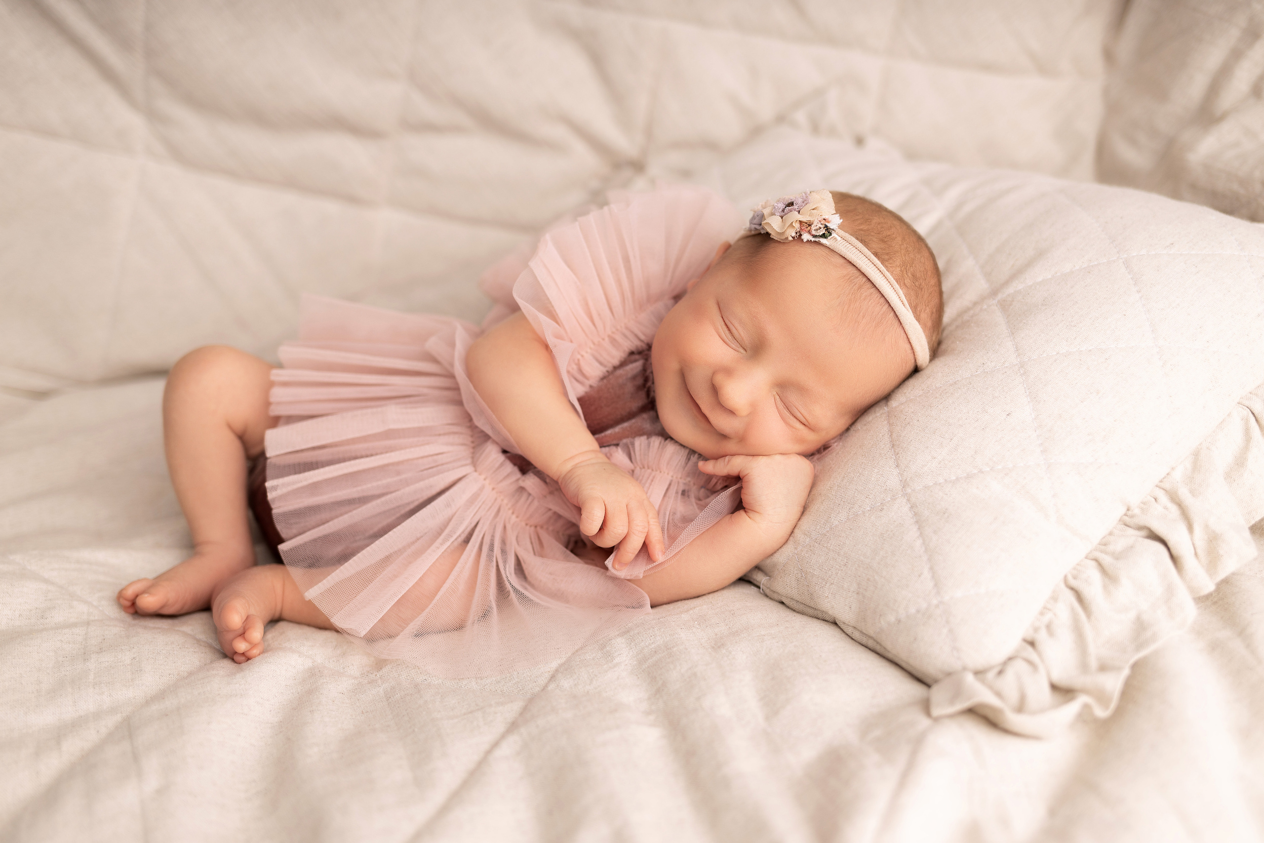 Newborn съемка в стиле Лайф. Фотограф новорожденных малышей в Омске и Омской области Эльвира Камаева