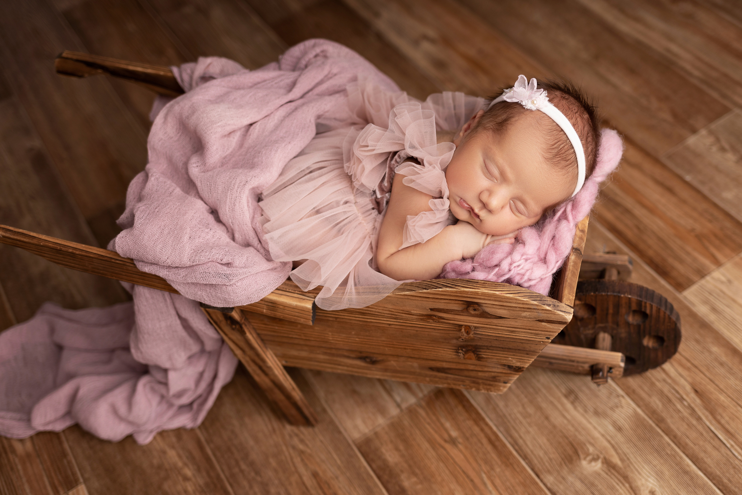 Классическая фотосессия малыша. Фотограф новорожденных малышей в Омске и Омской области Эльвира Камаева