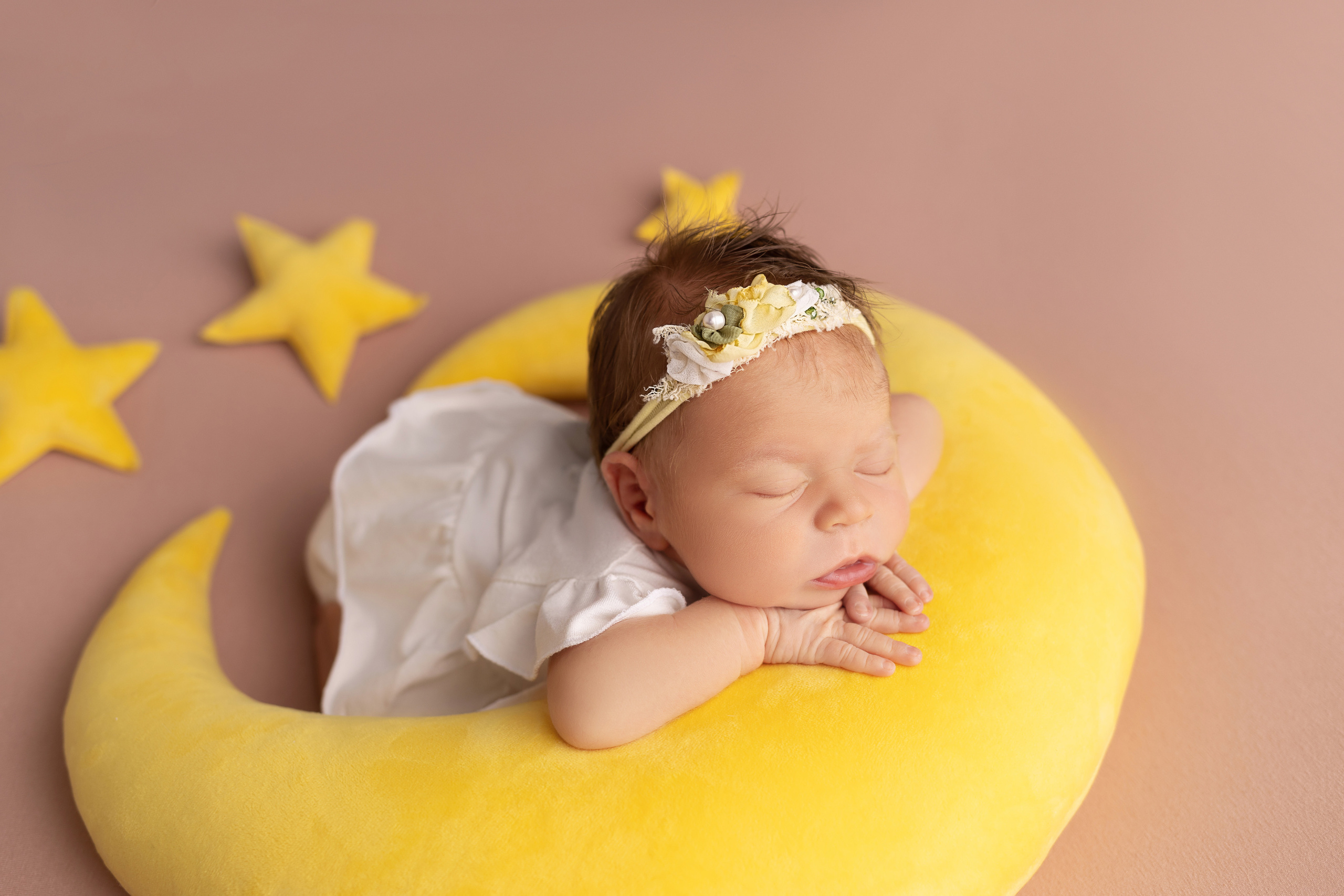 Классическая фотосессия малыша. Фотограф новорожденных малышей в Омске и Омской области Эльвира Камаева