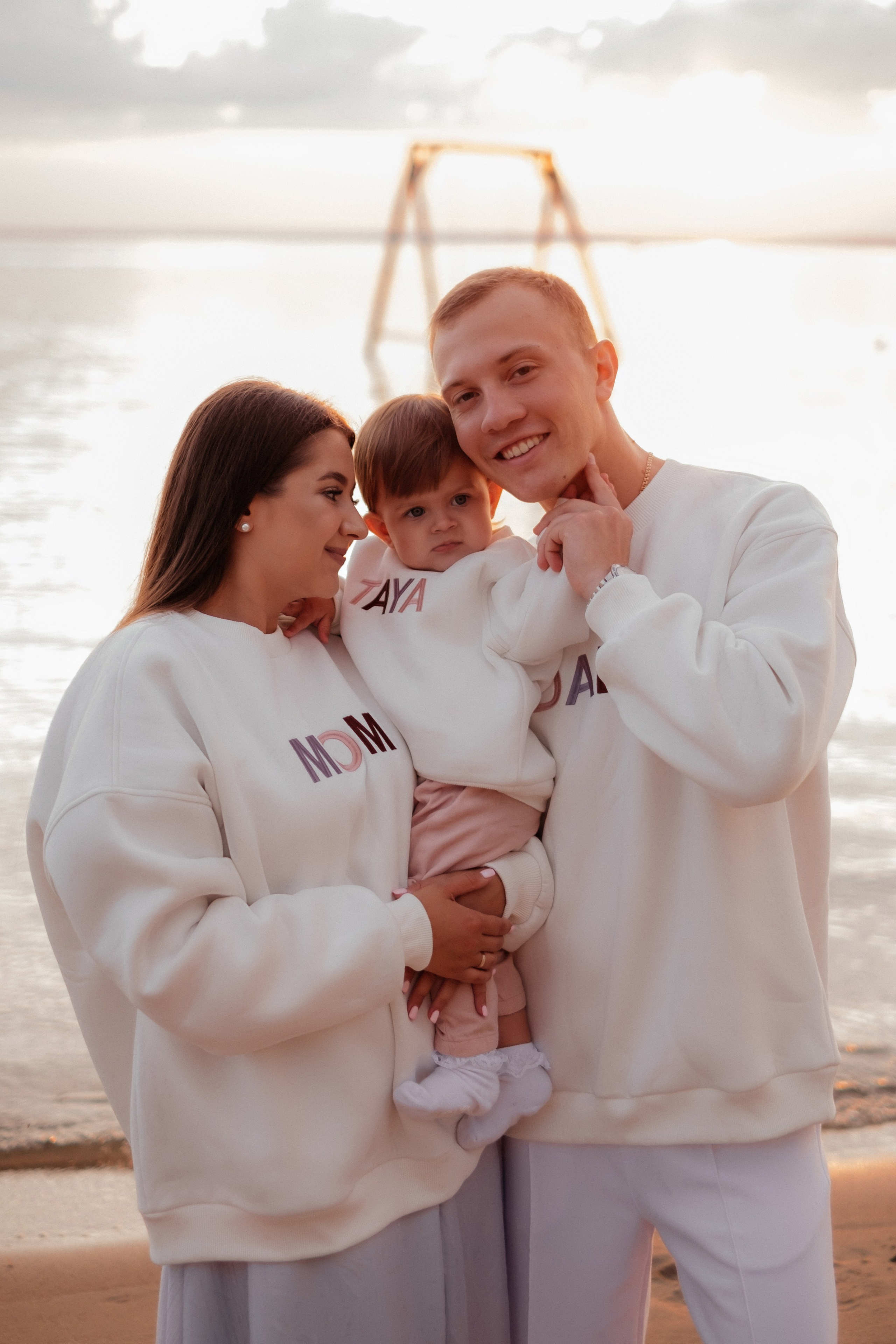 Алина, Ярослав и Тая на берегу. Фотограф в Новосибирске Диана Ильиных