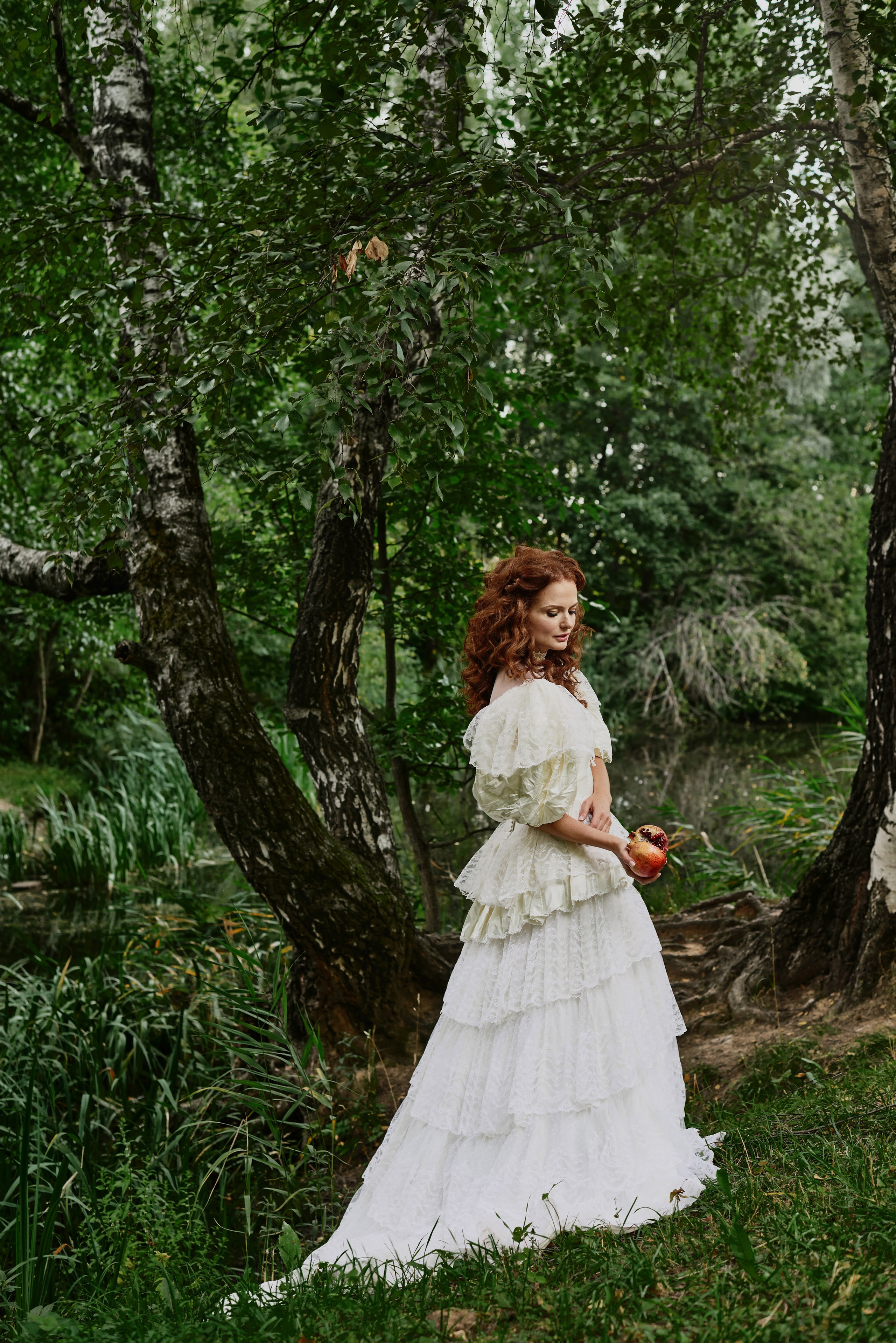 Фотосессия на природе Елены Ландер в ретро свадебное платье