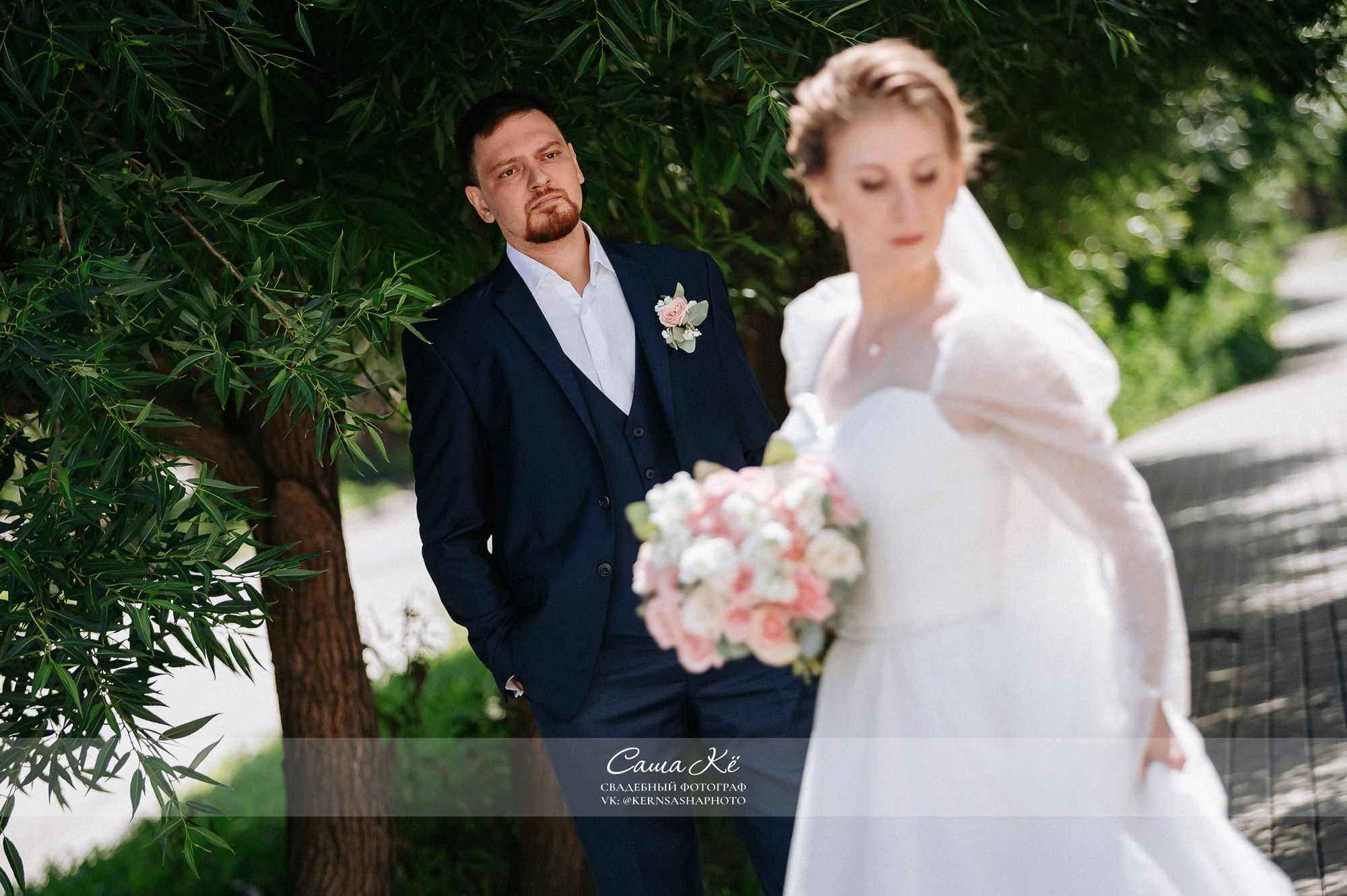 Свадебная фотосессия К&А в Дзержинском сквере. Свадебный, семейный и event фотограф в Новосибирске и Новосибирской области Саша Кё