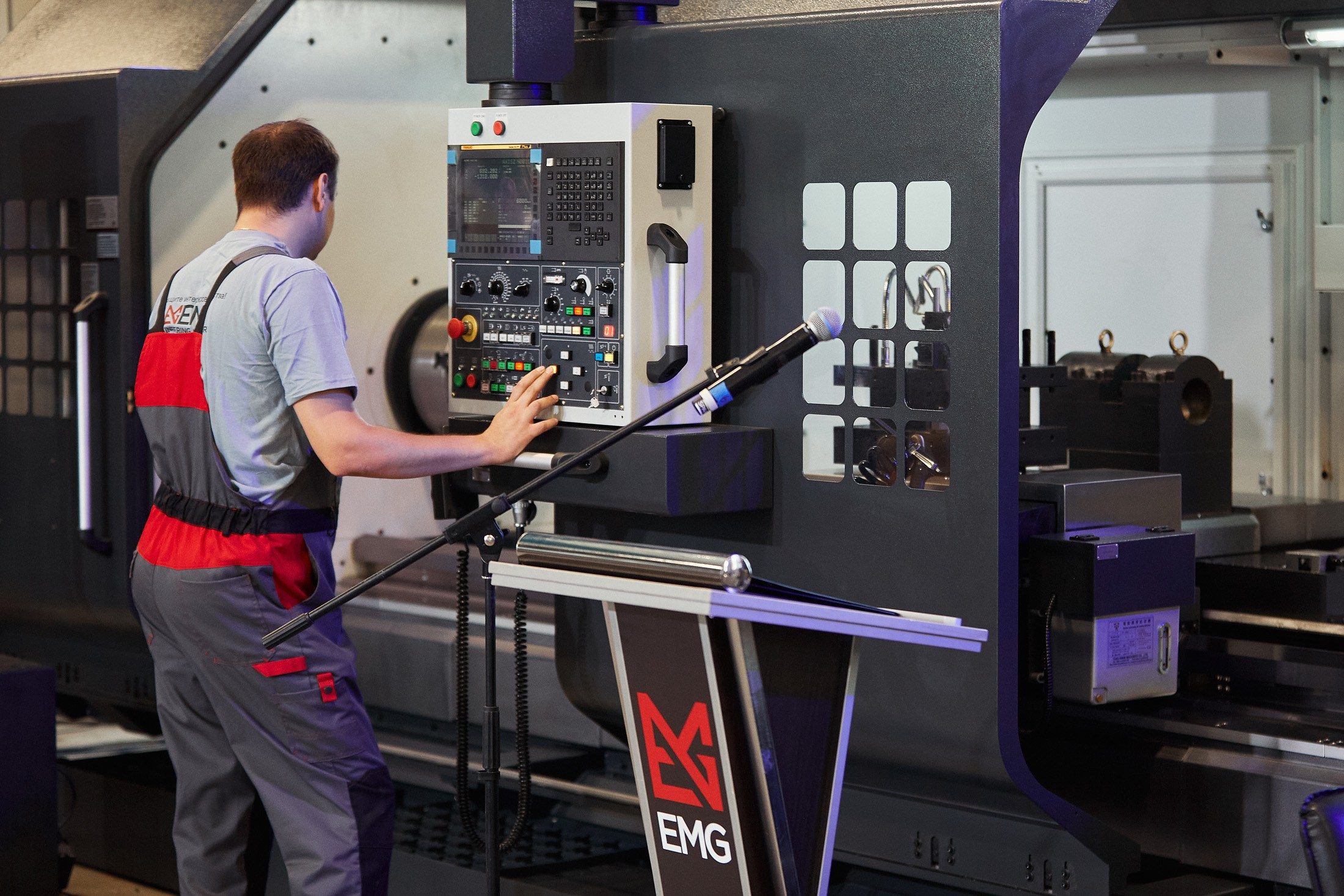 EMG / Международный форум / Презентация нового высокоточного станка. Антон Артюшин, портретный фотограф. Москва