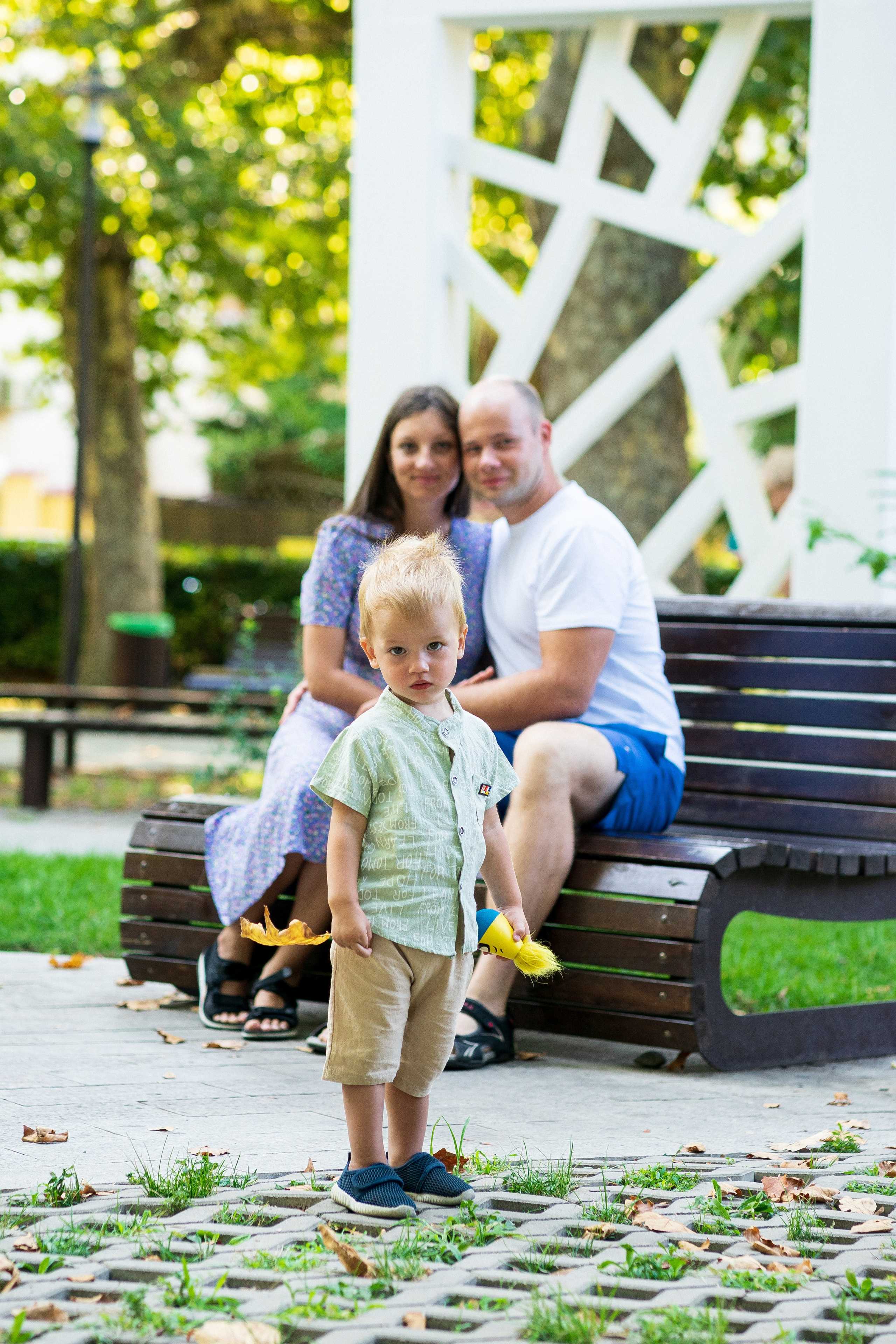 Семейная летняя съемка на пляже и в сквере. Фотограф в Сочи Тиунова Маргарита и Тиунов Евгений
