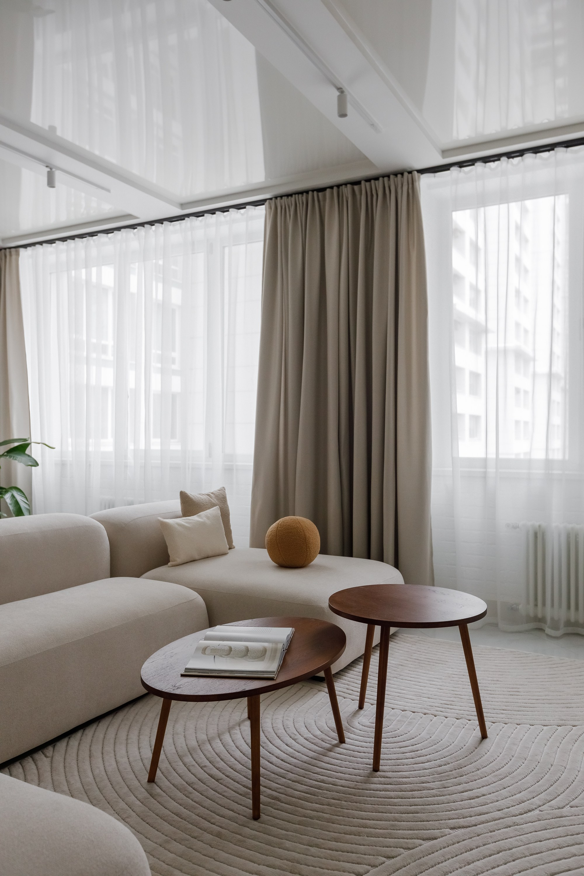 Бежевая квартира в Аэробусе. Интерьерный фотограф в Москве Роман Потапов