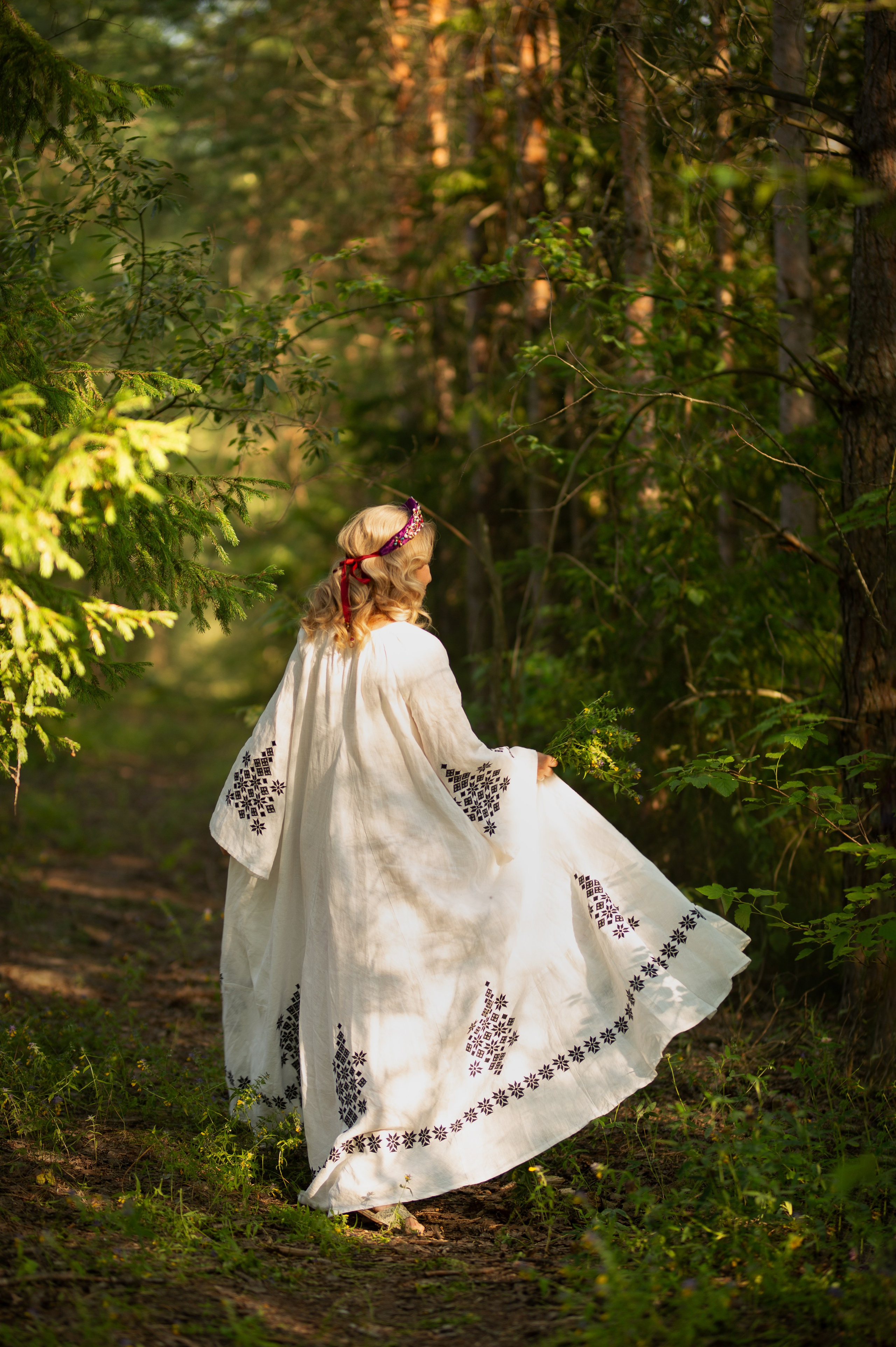 Прокат костюмов в русском стиле в Нижнем Новгороде. Русская и славянская одежда. Современна русская одежда